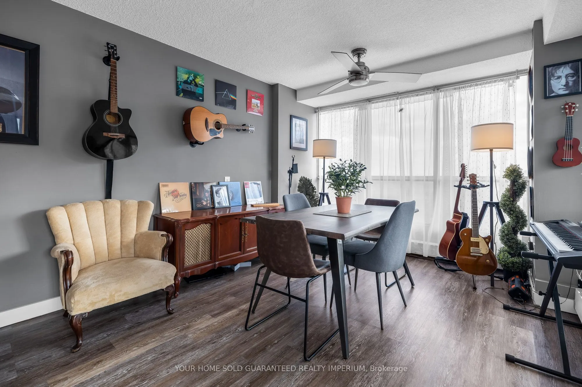 150 Charlton Avenue E, #1406