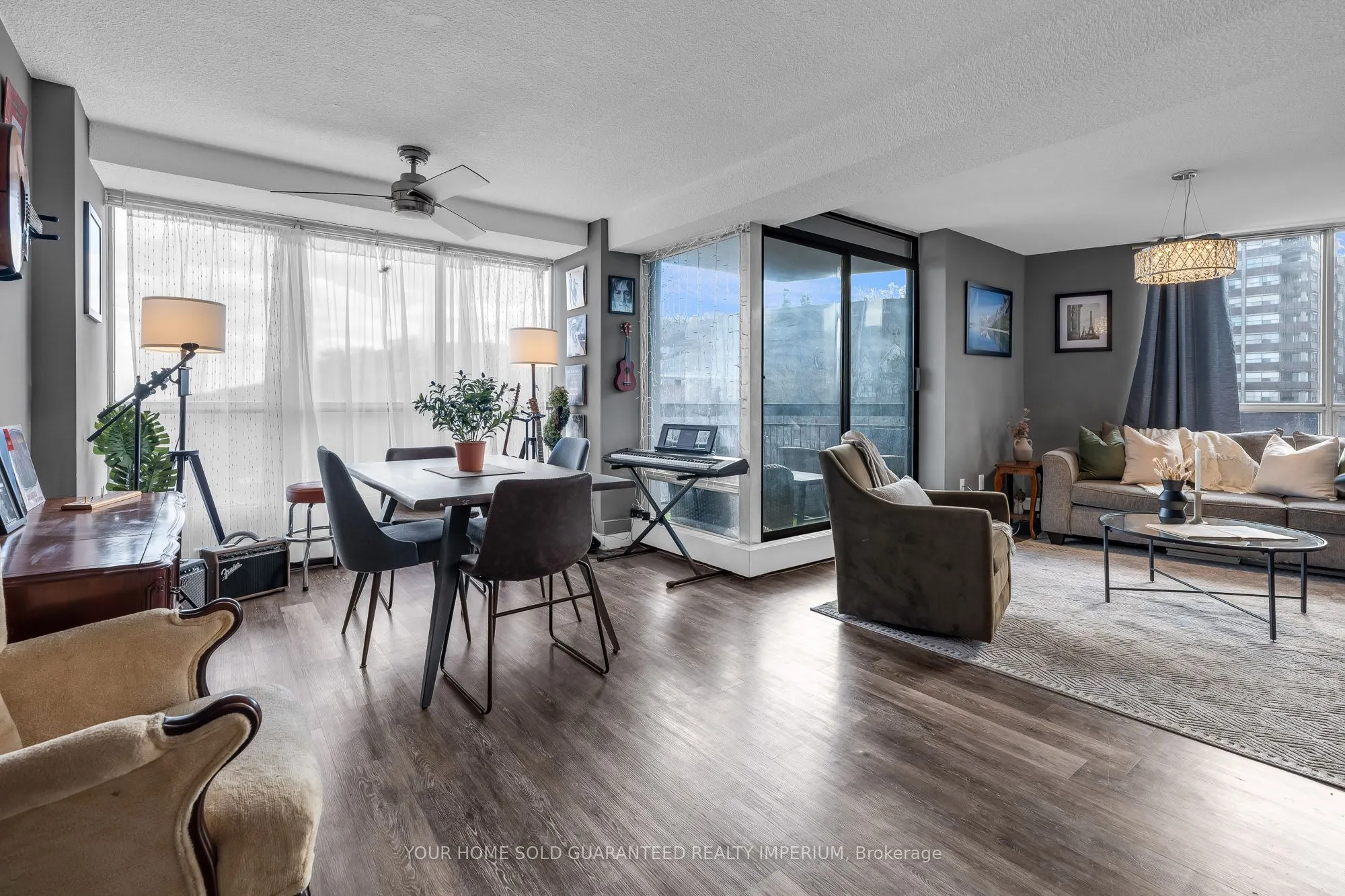 150 Charlton Avenue E, #1406