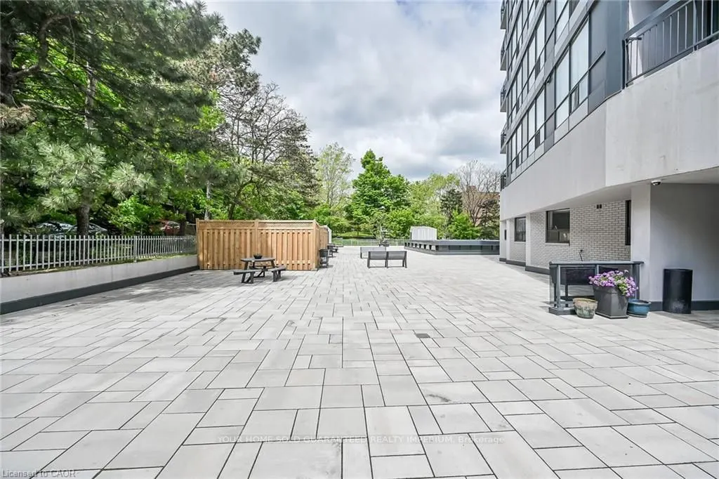 150 Charlton Avenue E, #1406