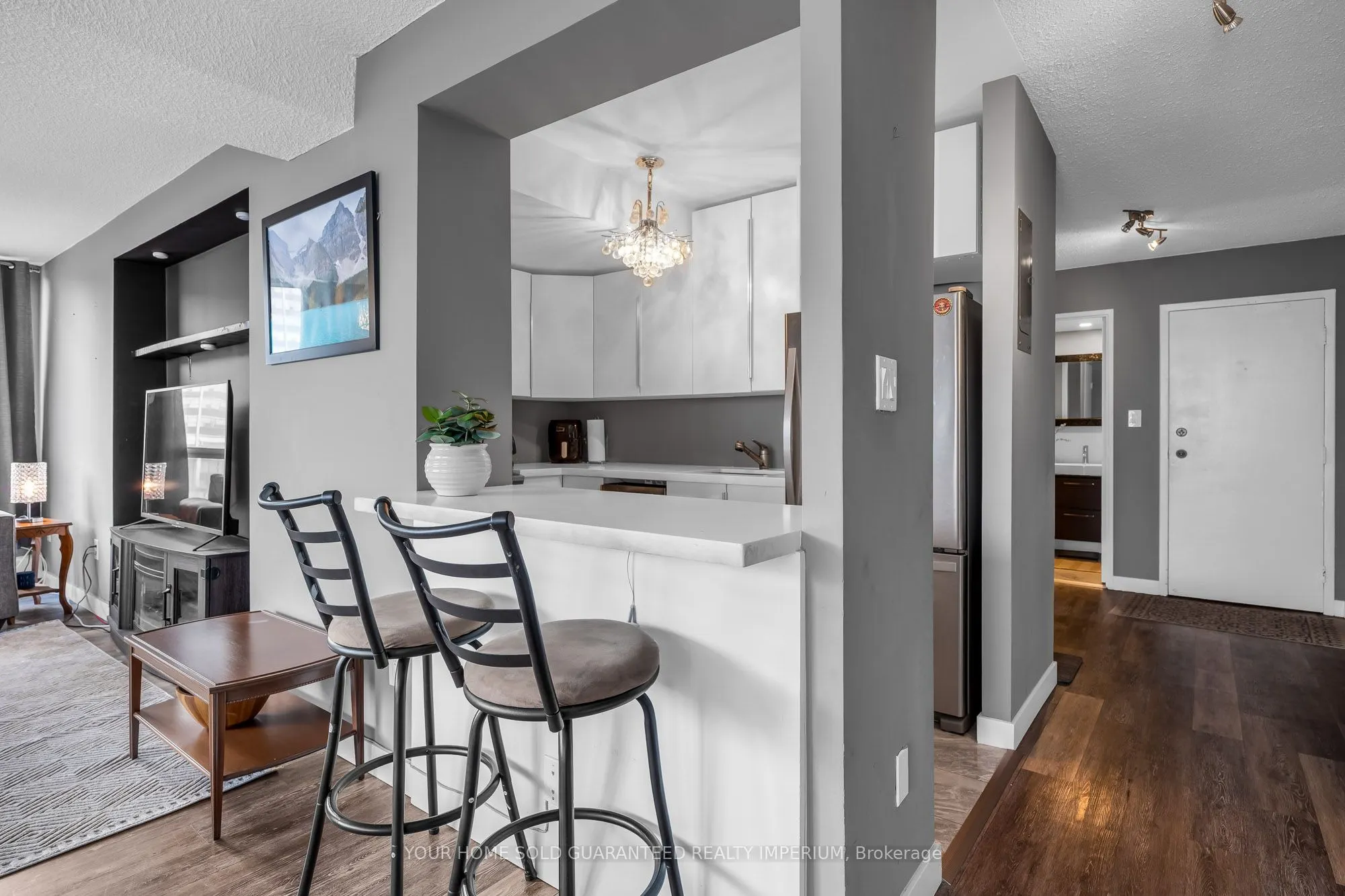 150 Charlton Avenue E, #1406