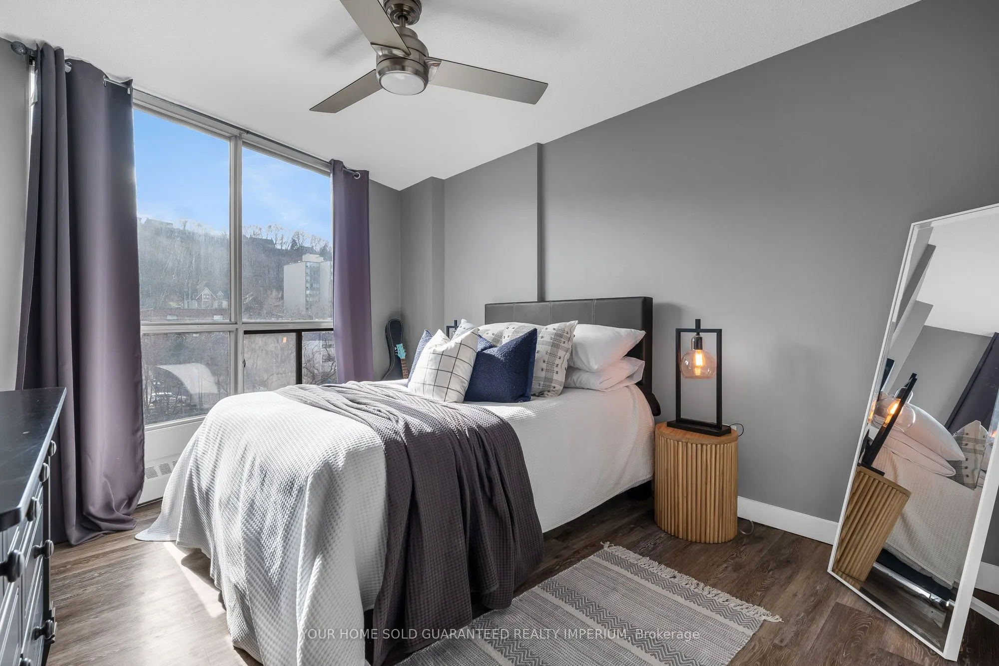 150 Charlton Avenue E, #1406