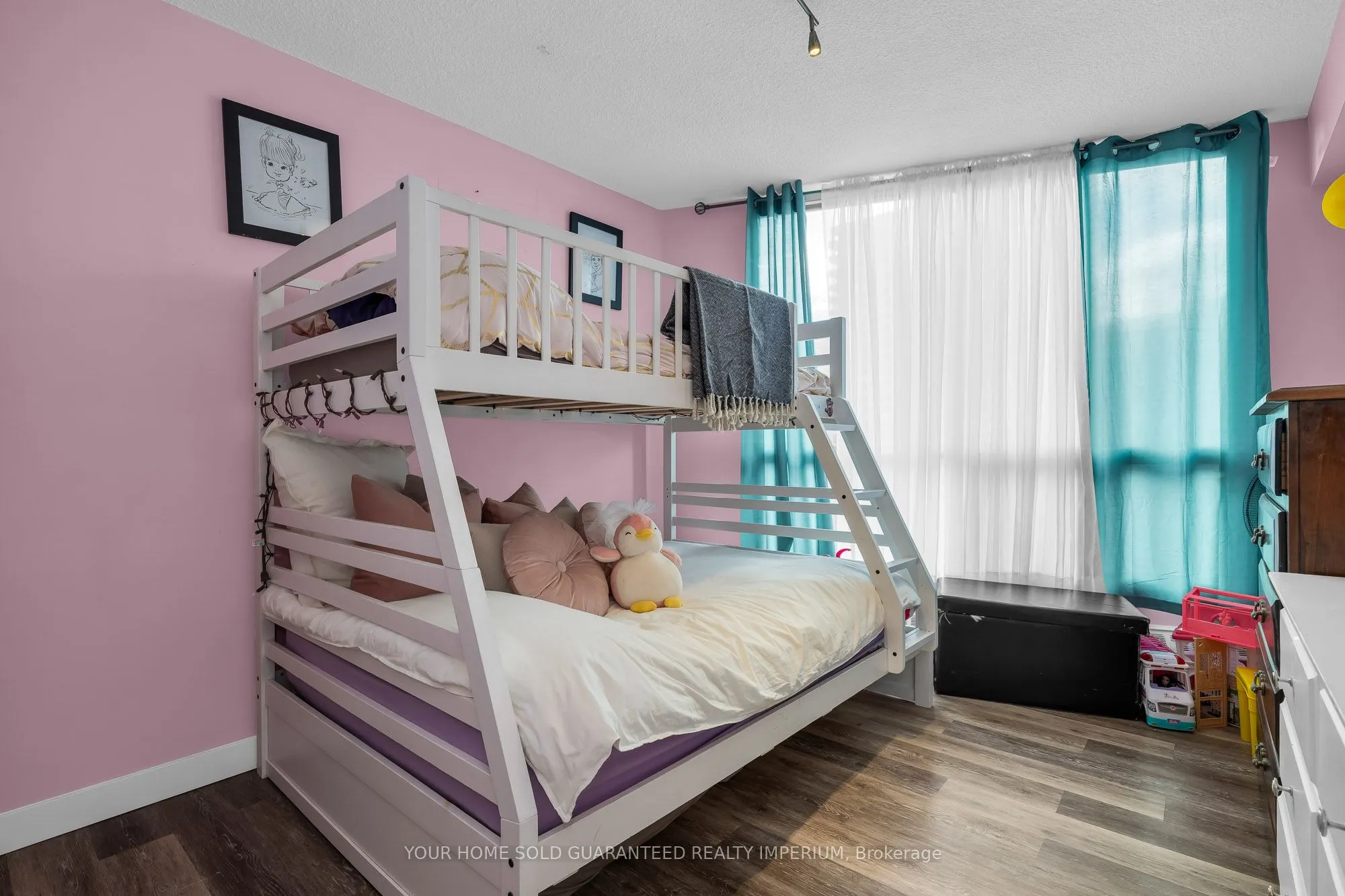 150 Charlton Avenue E, #1406