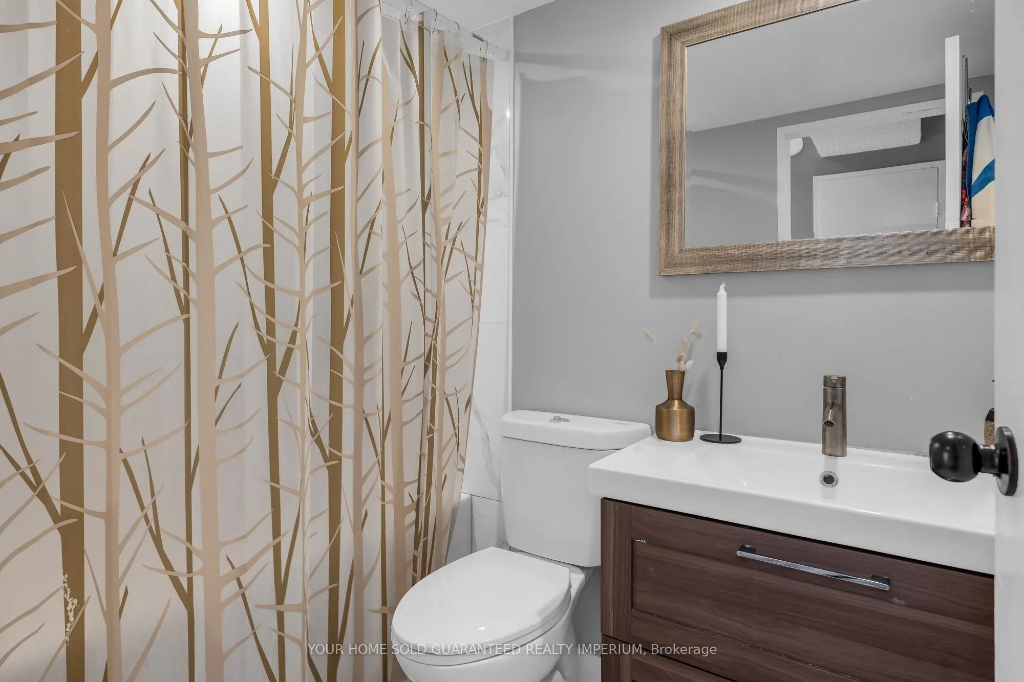 150 Charlton Avenue E, #1406