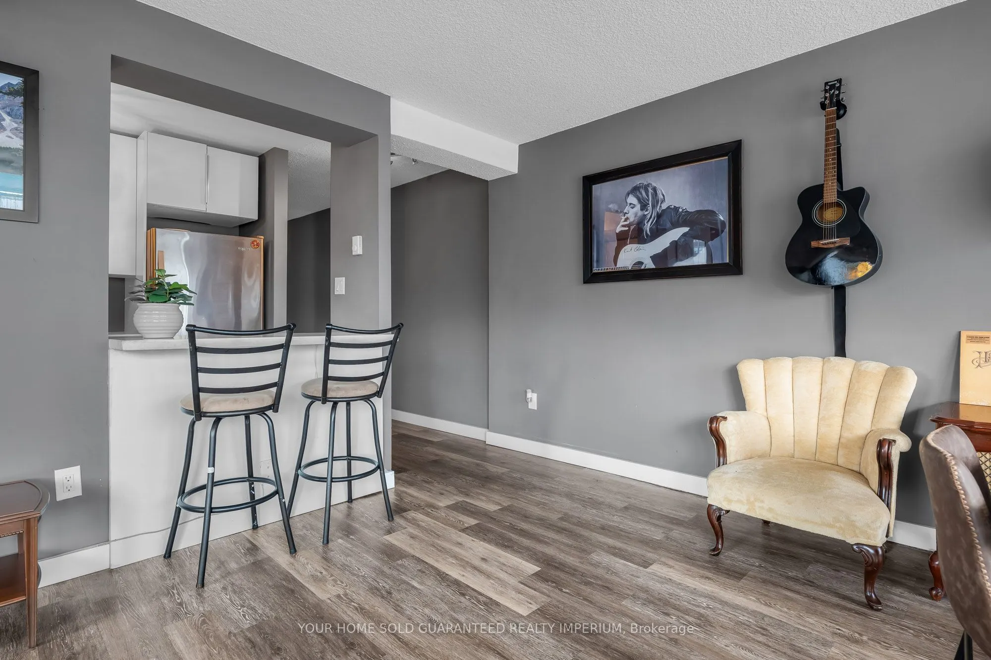 150 Charlton Avenue E, #1406