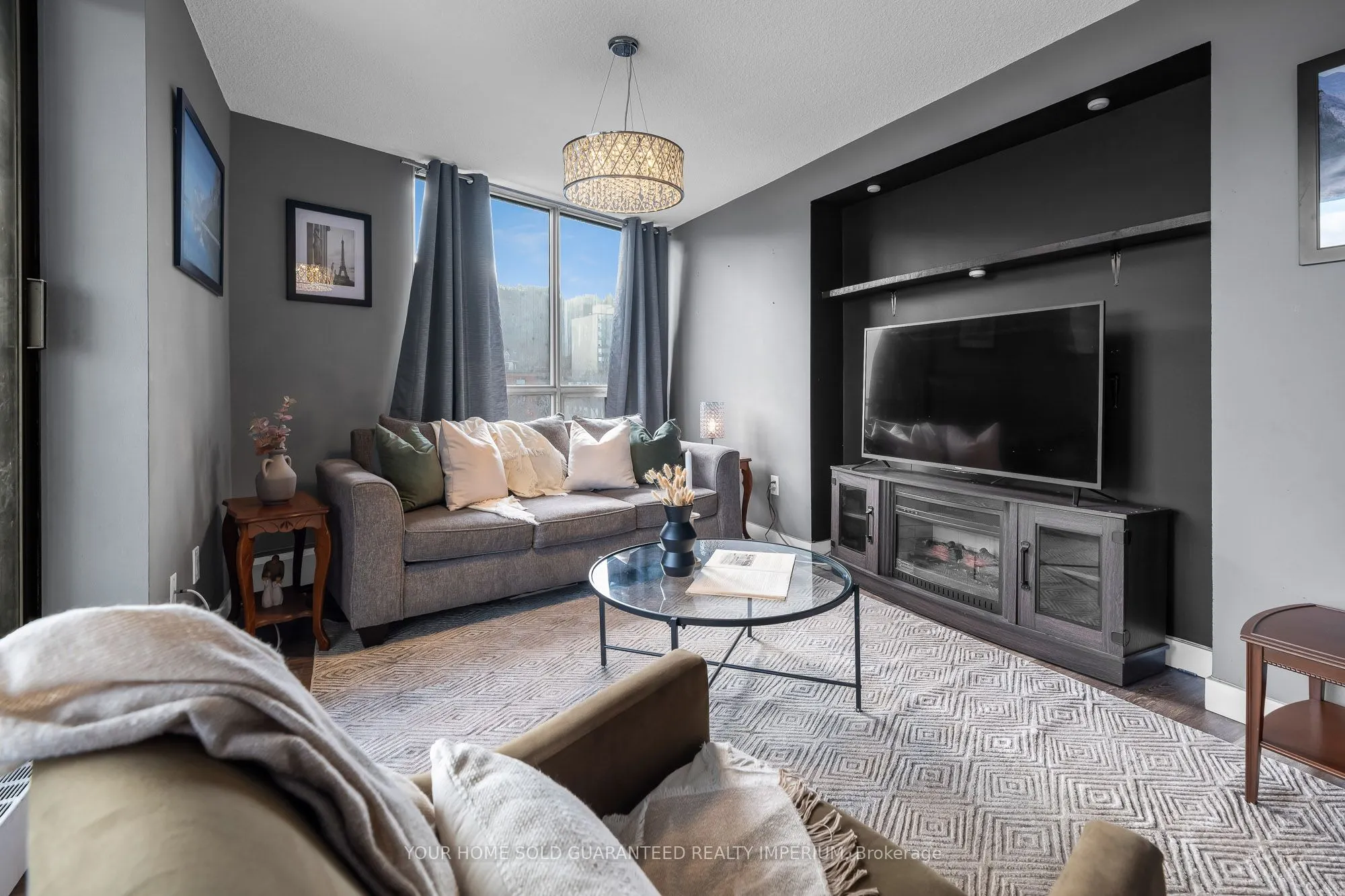 150 Charlton Avenue E, #1406