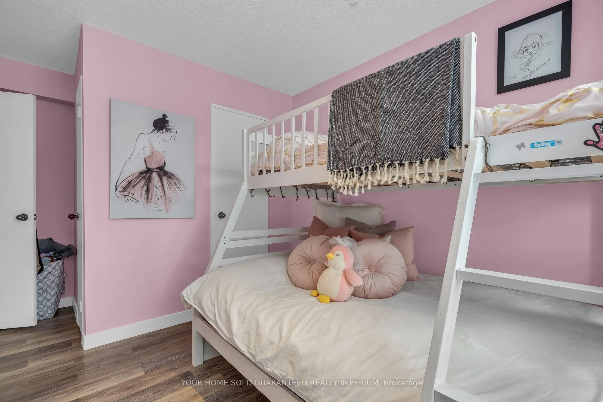 150 Charlton Avenue E, #1406