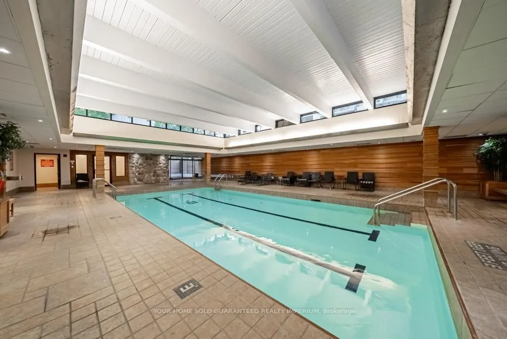 150 Charlton Avenue E, #1406