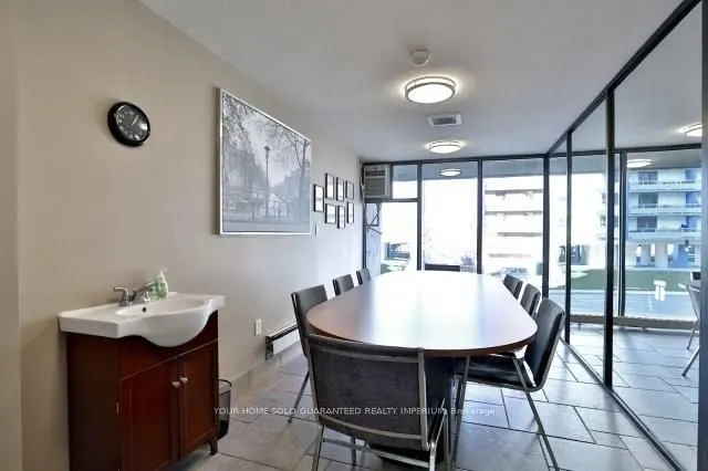 150 Charlton Avenue E, #1406