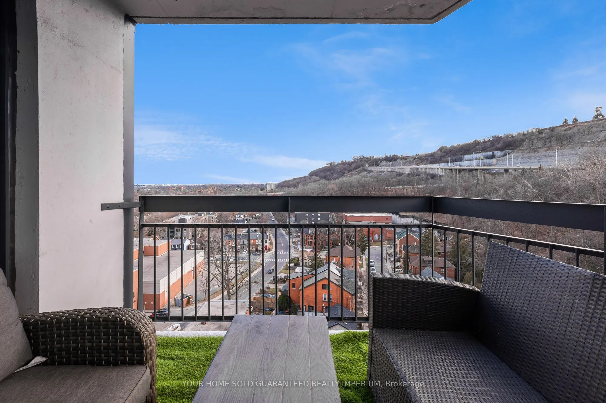 150 Charlton Avenue E, #1406