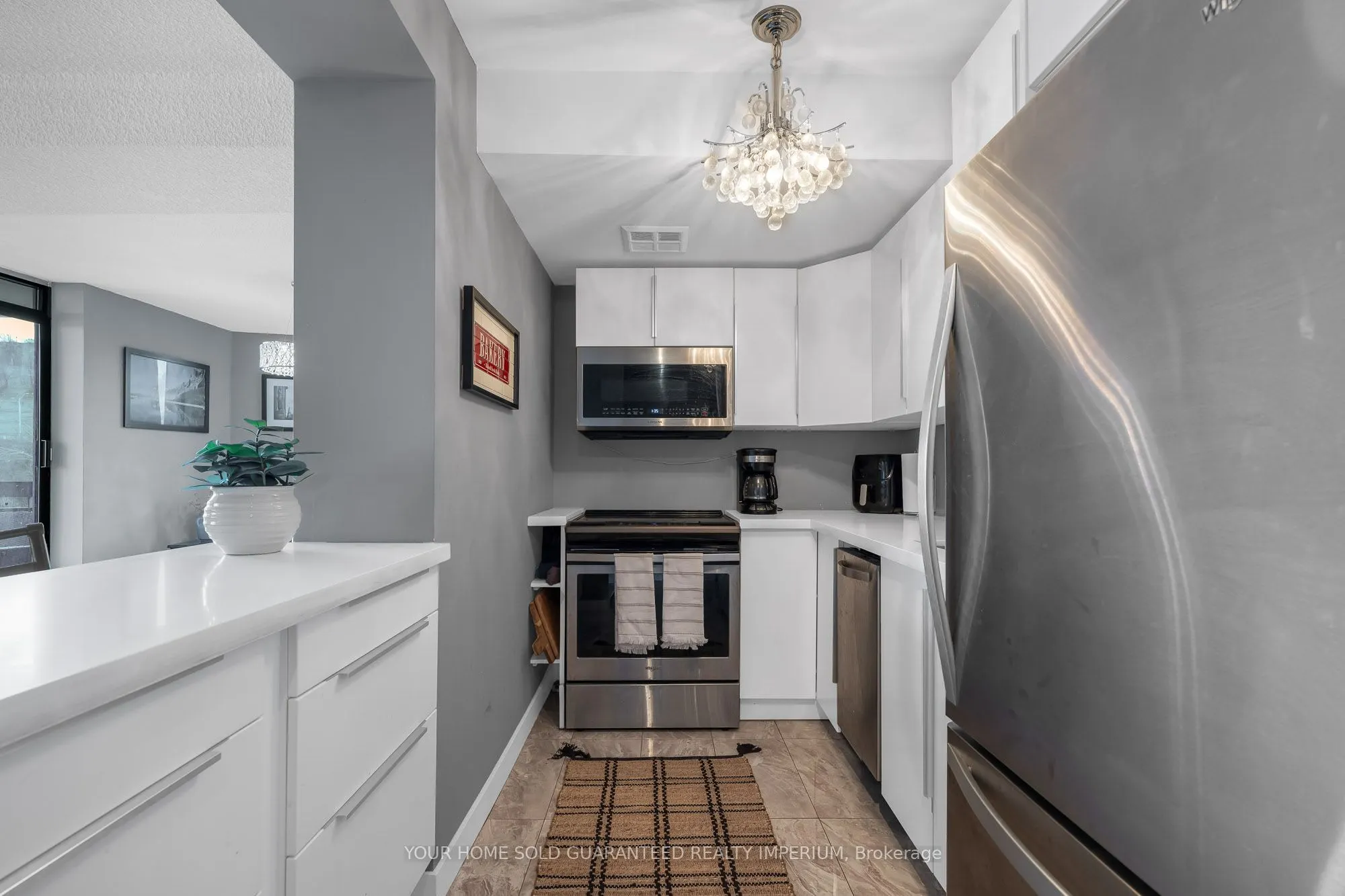 150 Charlton Avenue E, #1406