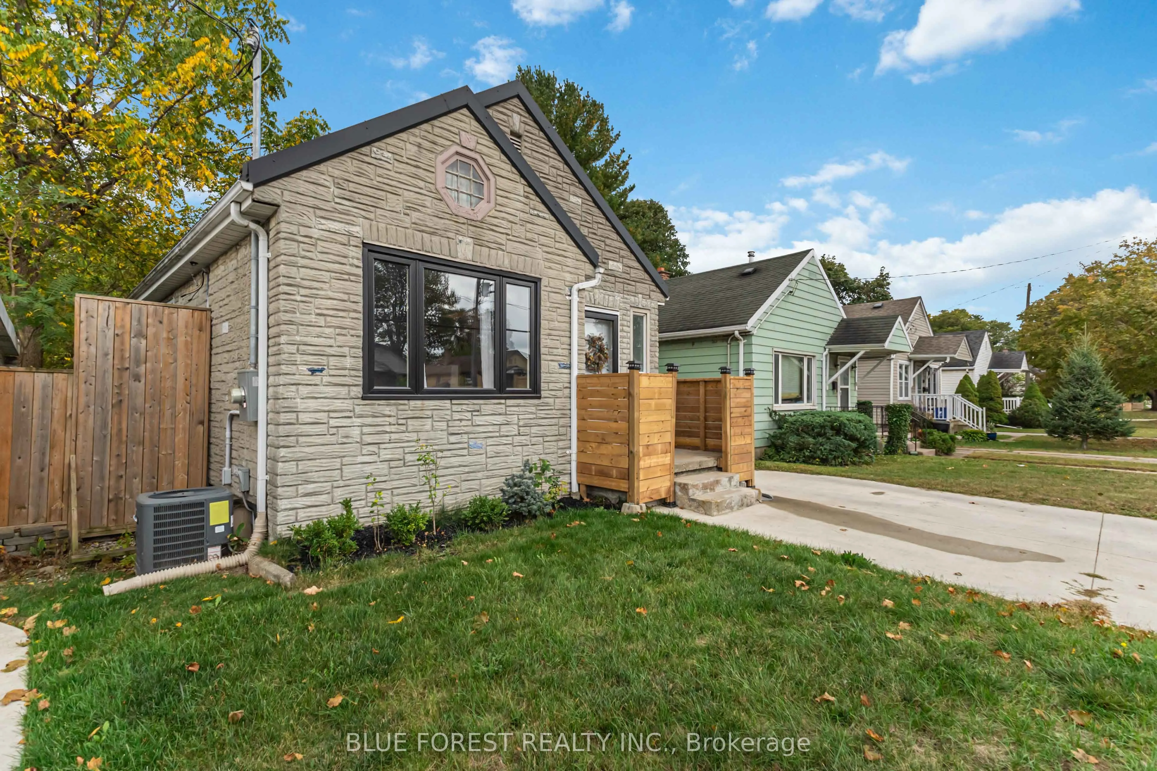 1155 Trafalgar Street