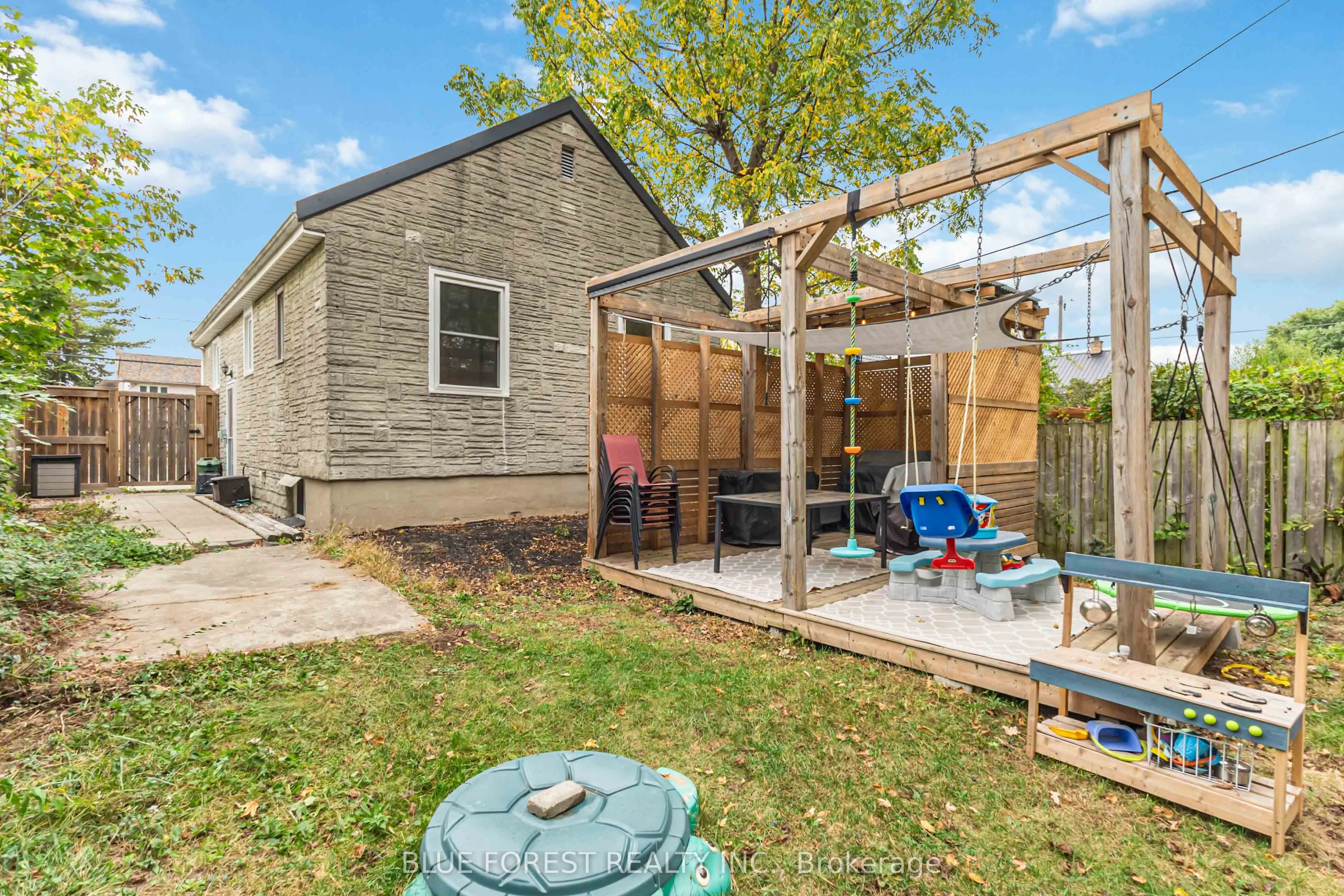 1155 Trafalgar Street