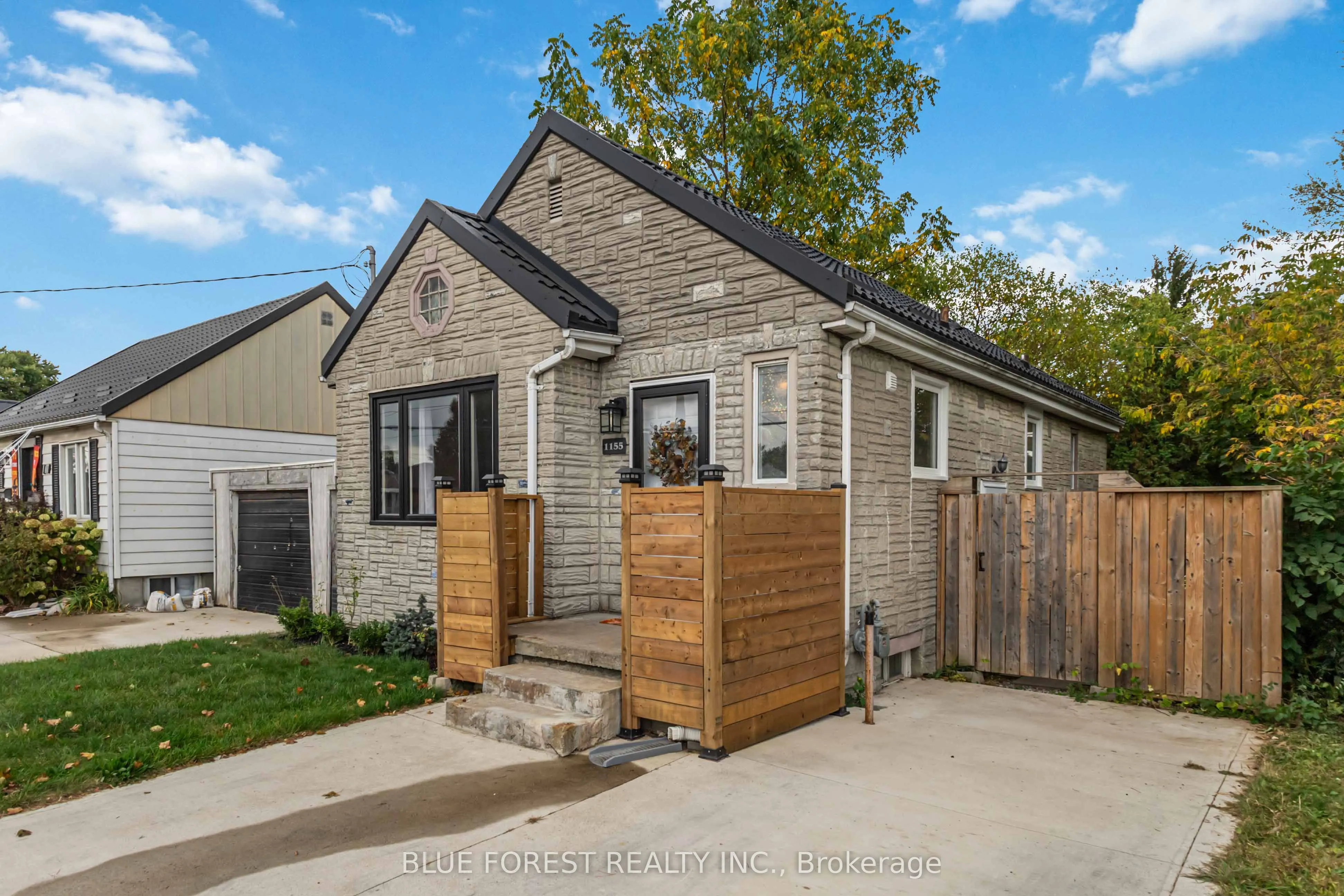 1155 Trafalgar Street