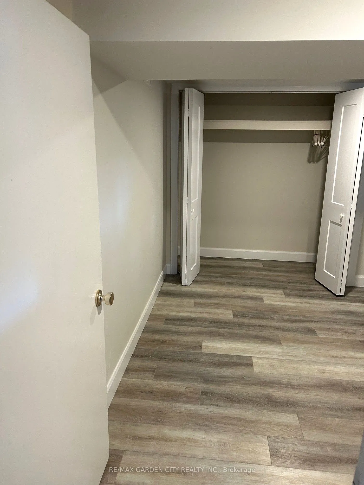 1 Melrose Avenue, #Lower