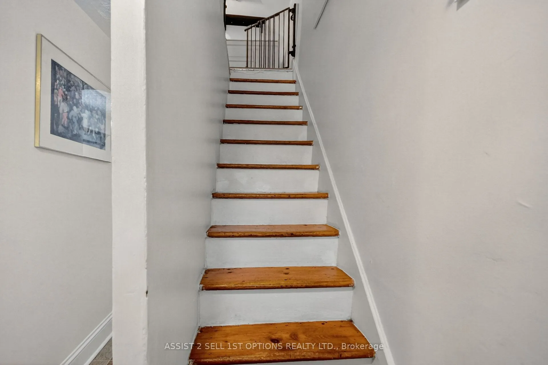 104 Lebreton Street N