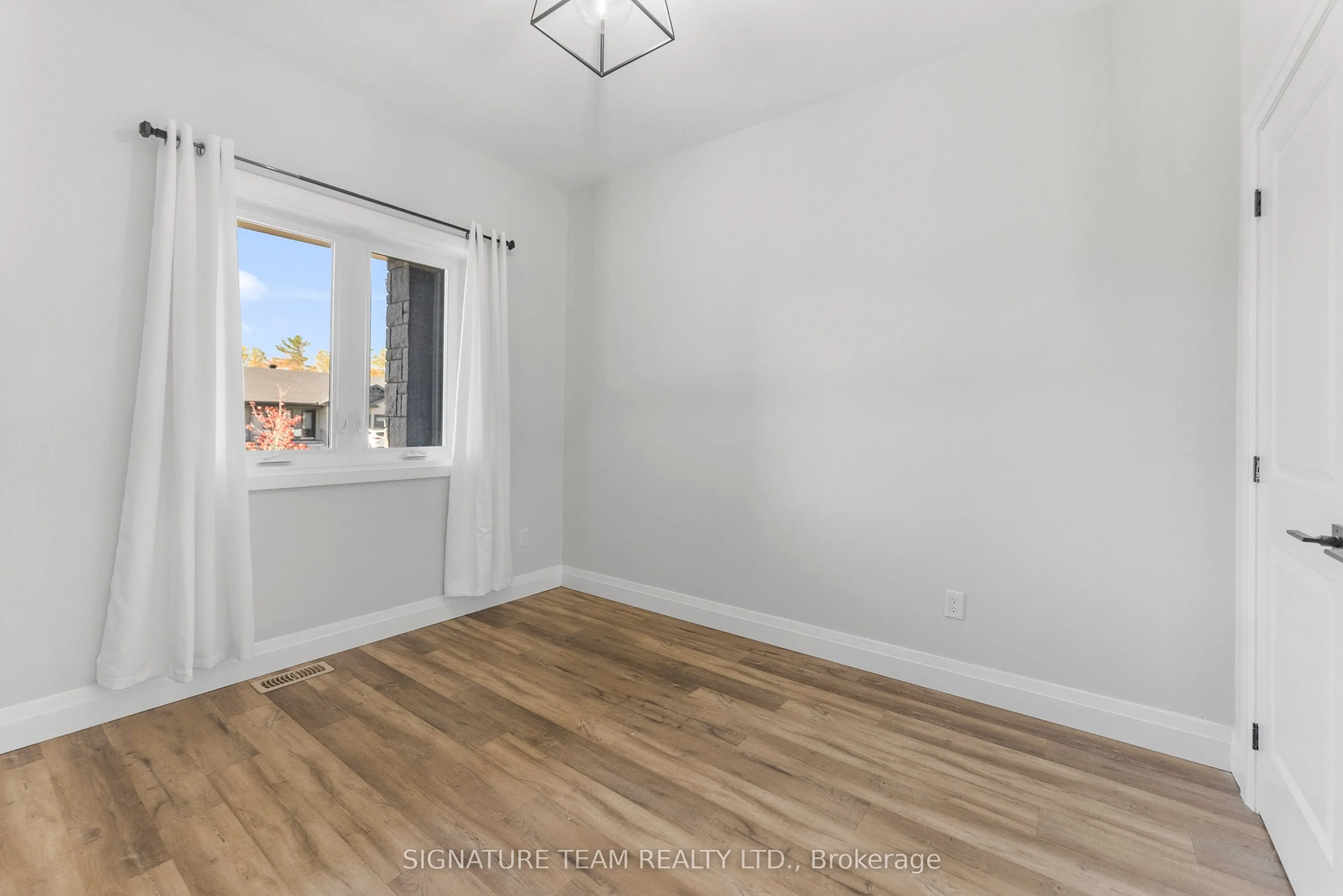 311 Forestview Crescent