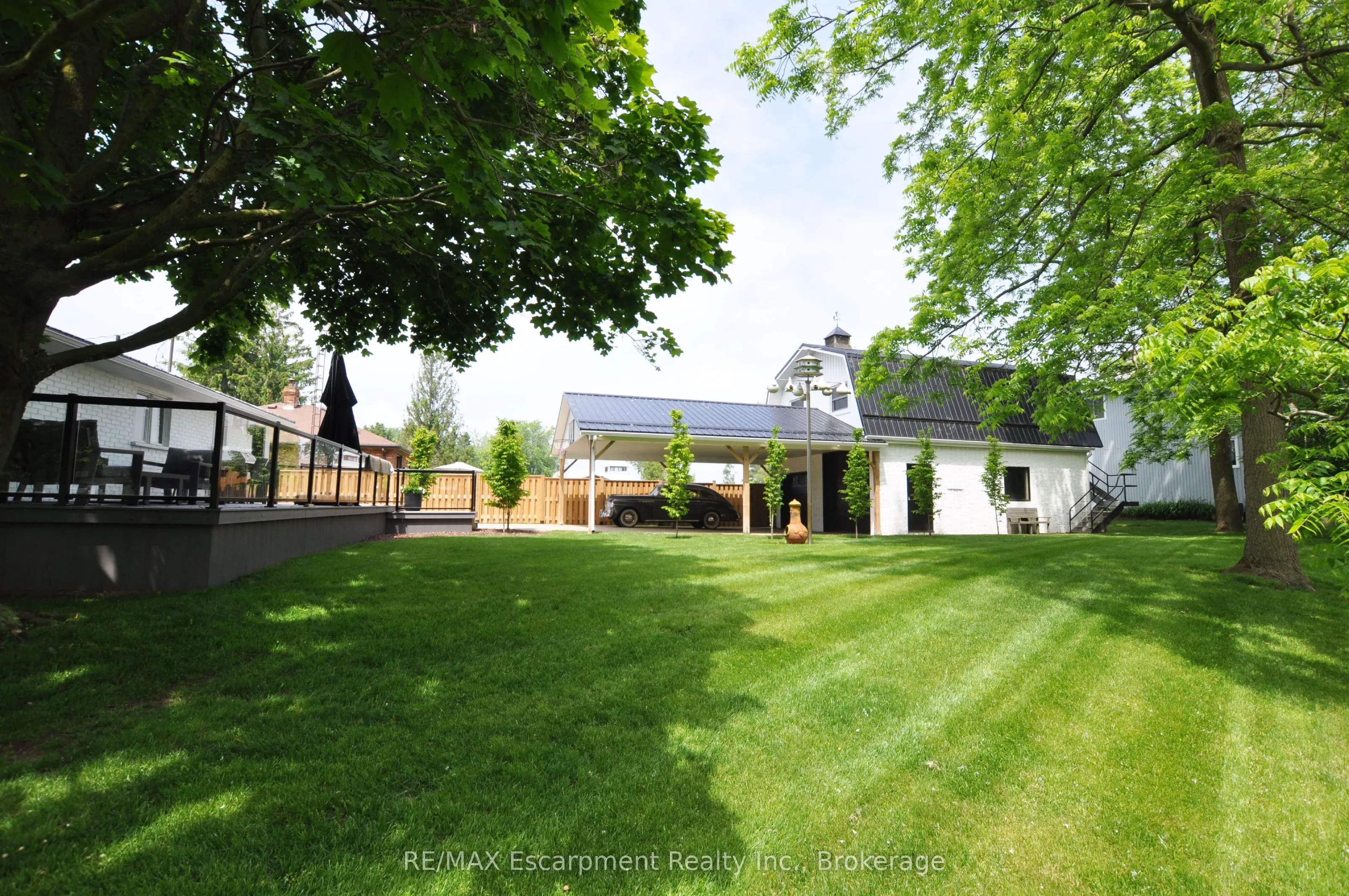 3 Howey Avenue