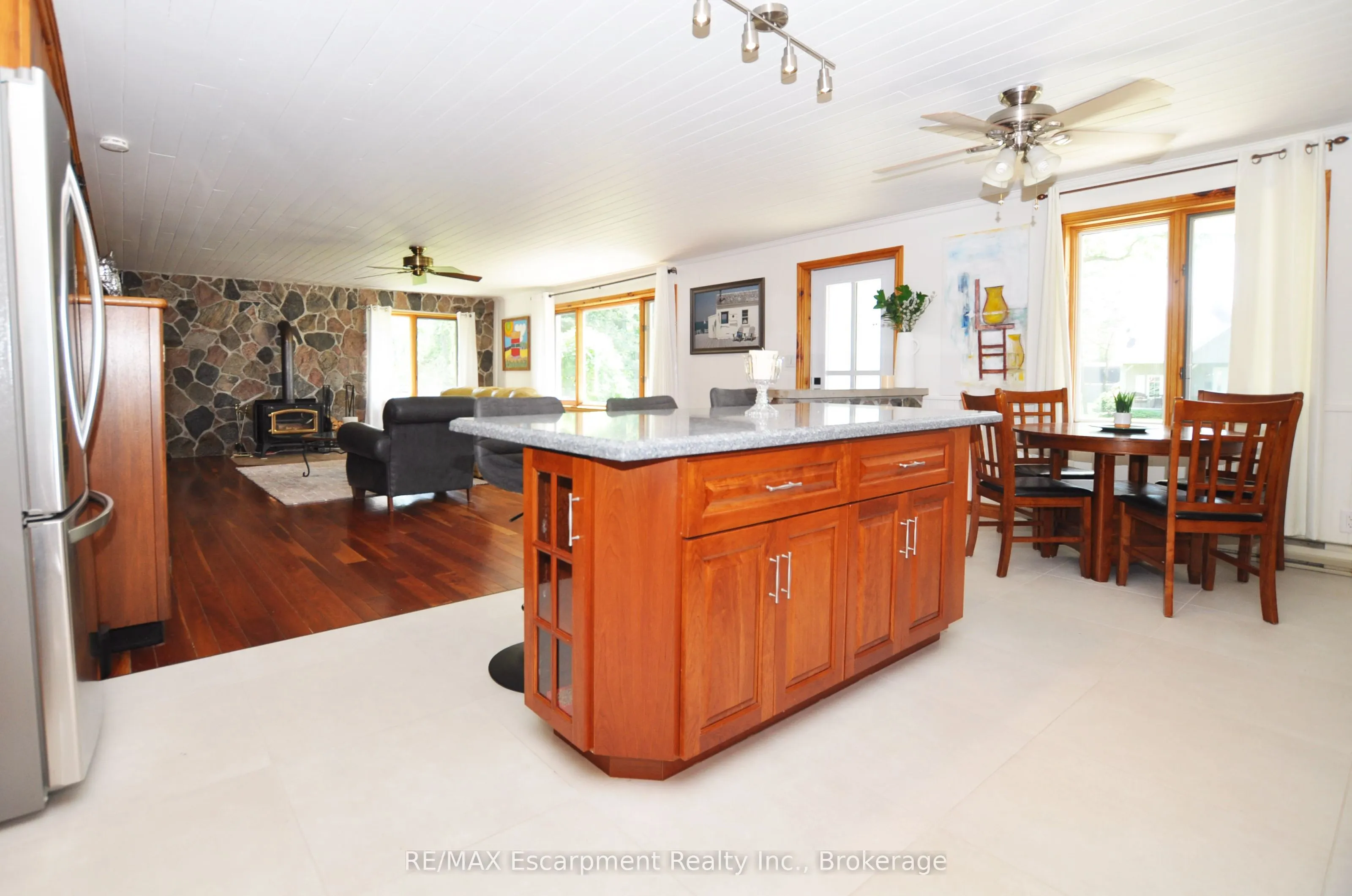 3 Howey Avenue