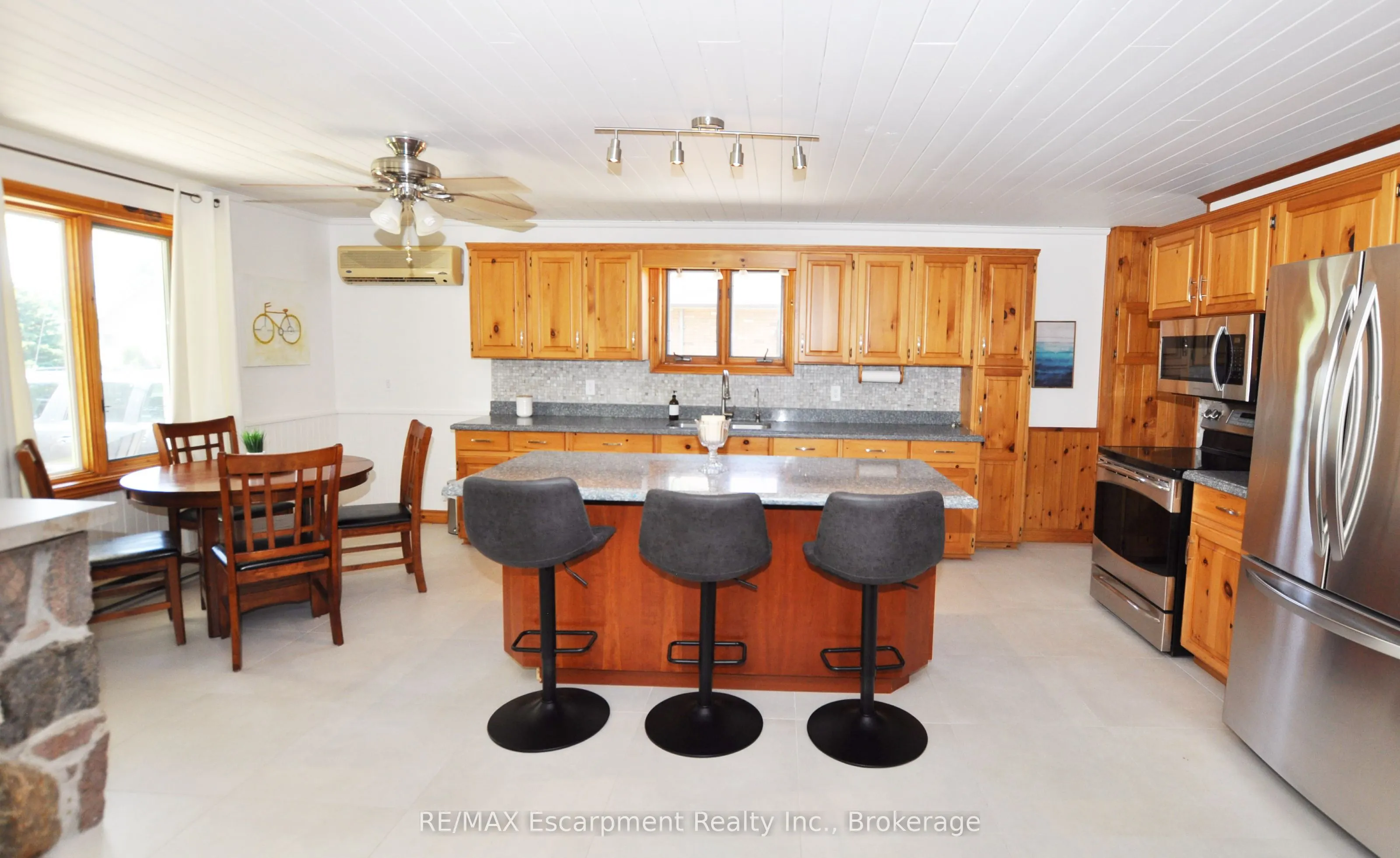 3 Howey Avenue