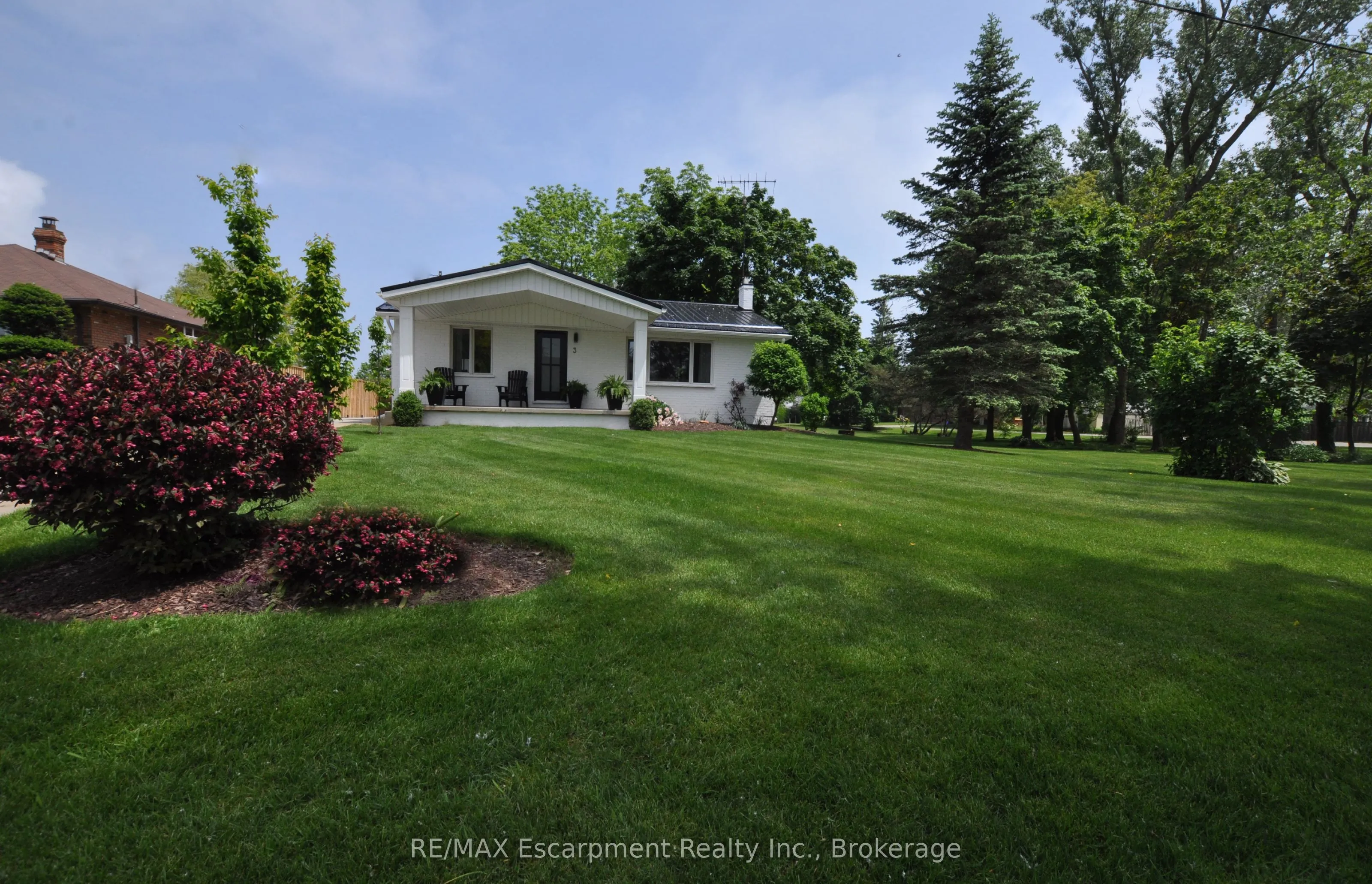 3 Howey Avenue