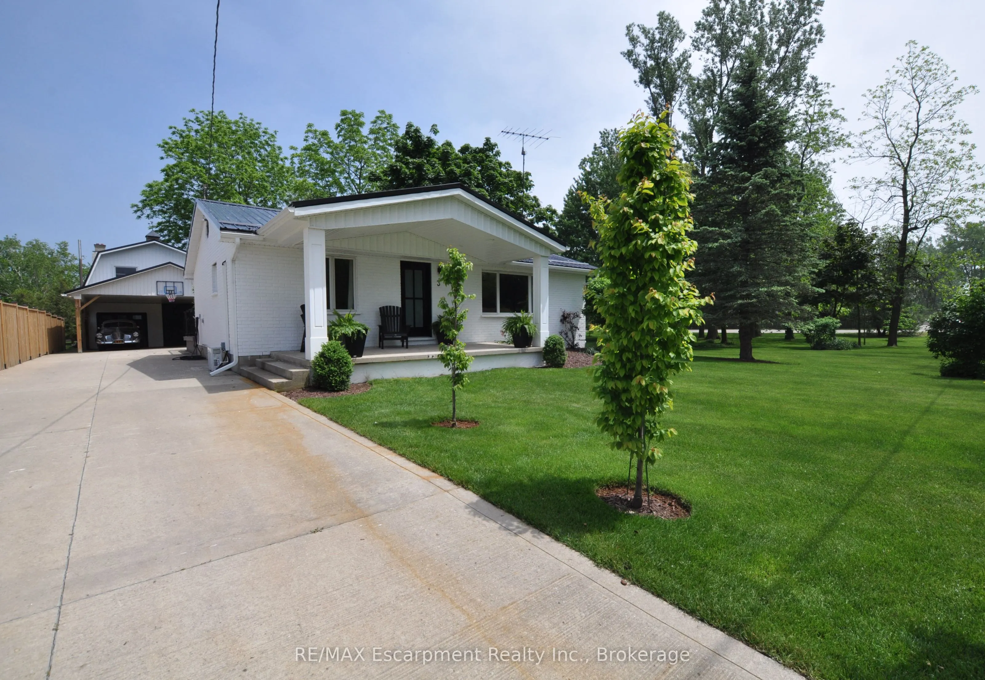 3 Howey Avenue
