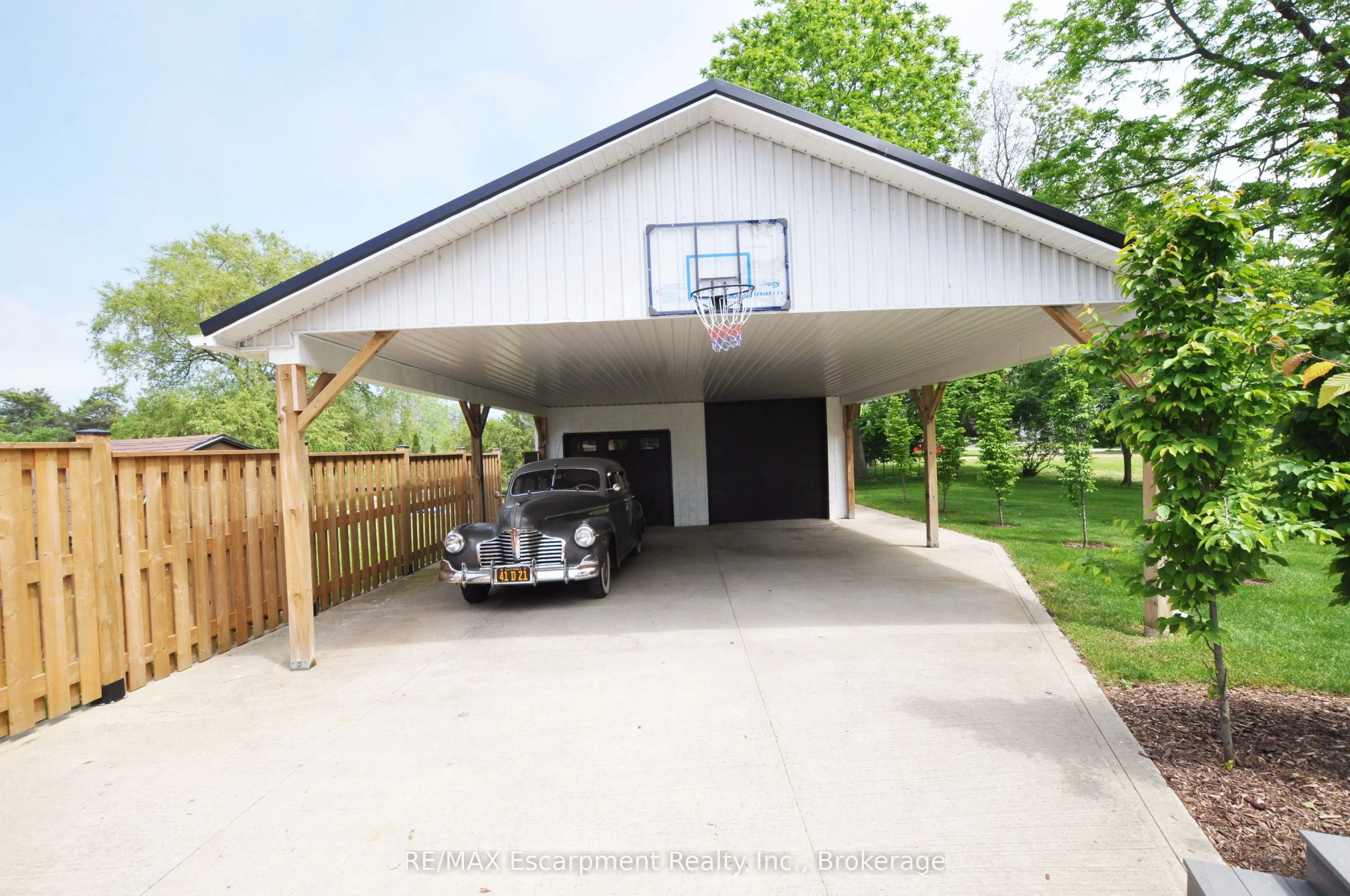 3 Howey Avenue
