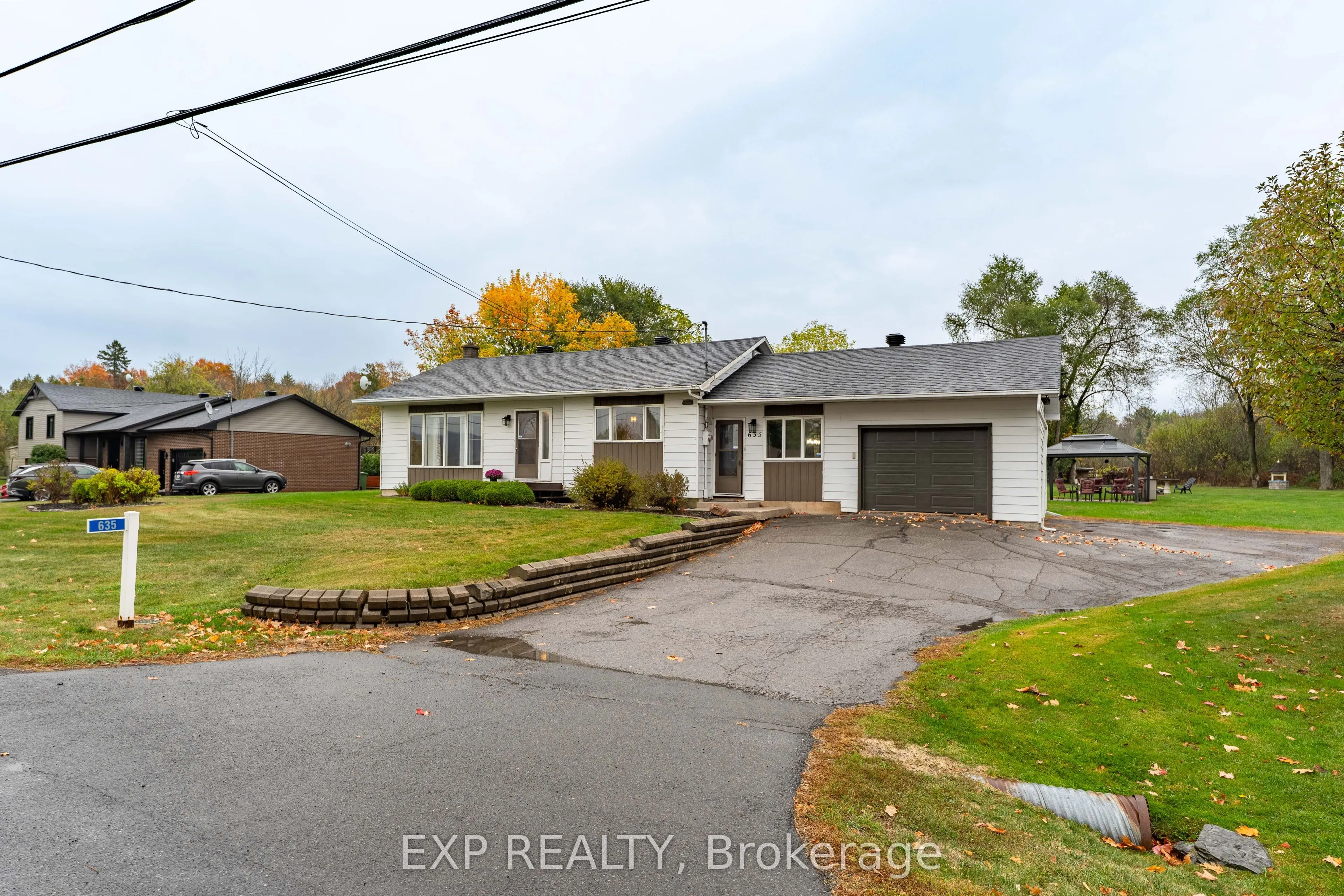635 FRONT Road W