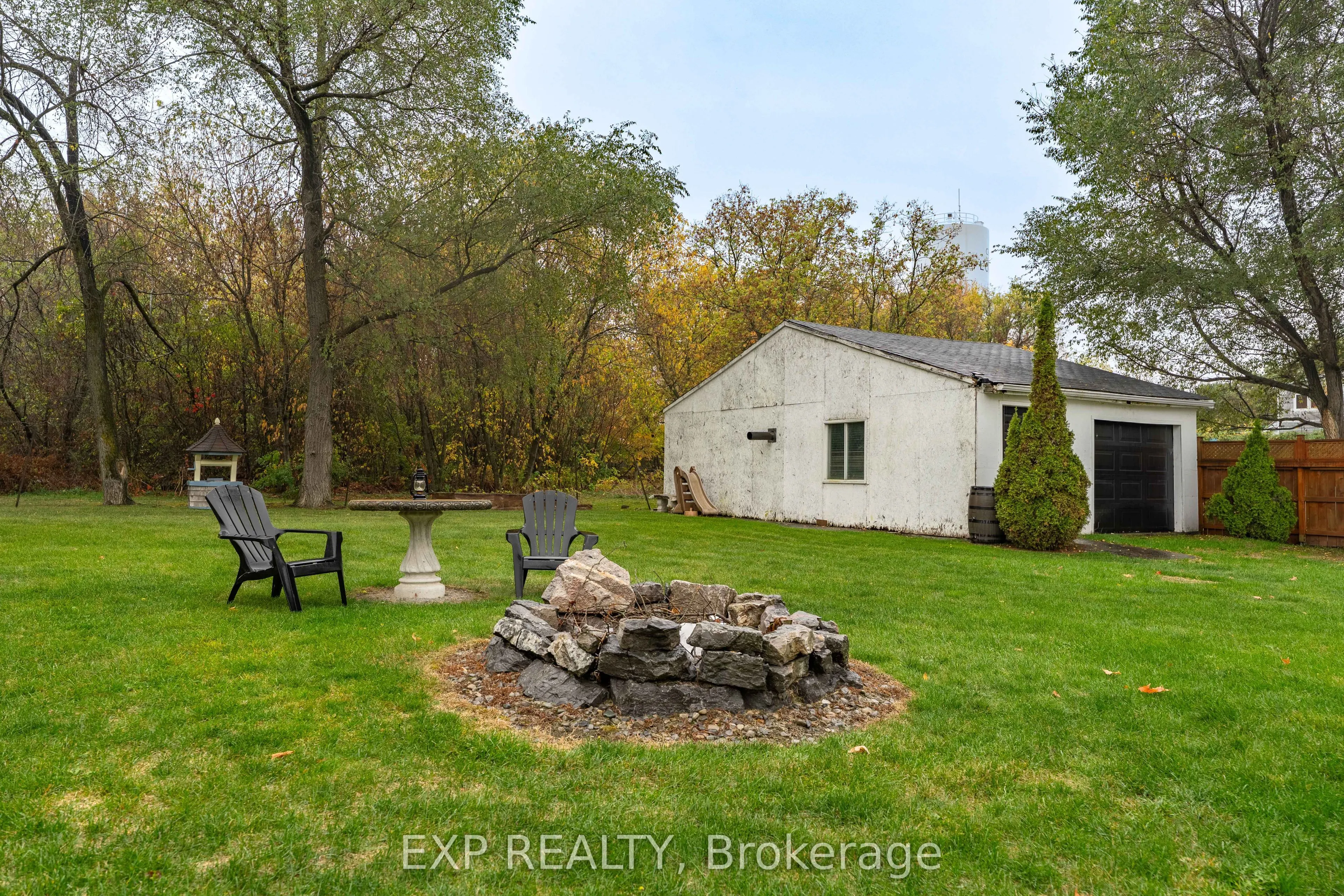 635 FRONT Road W