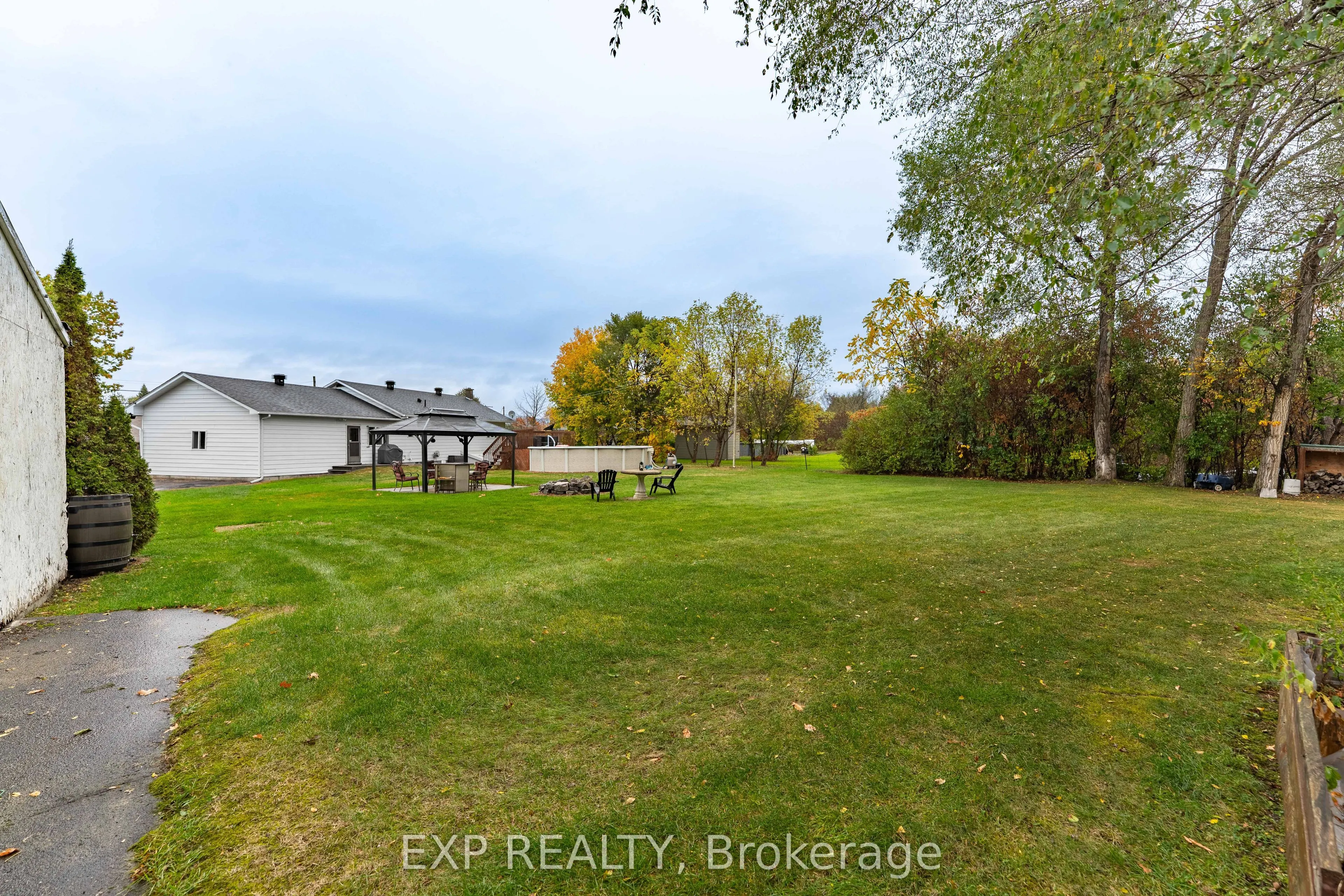 635 FRONT Road W