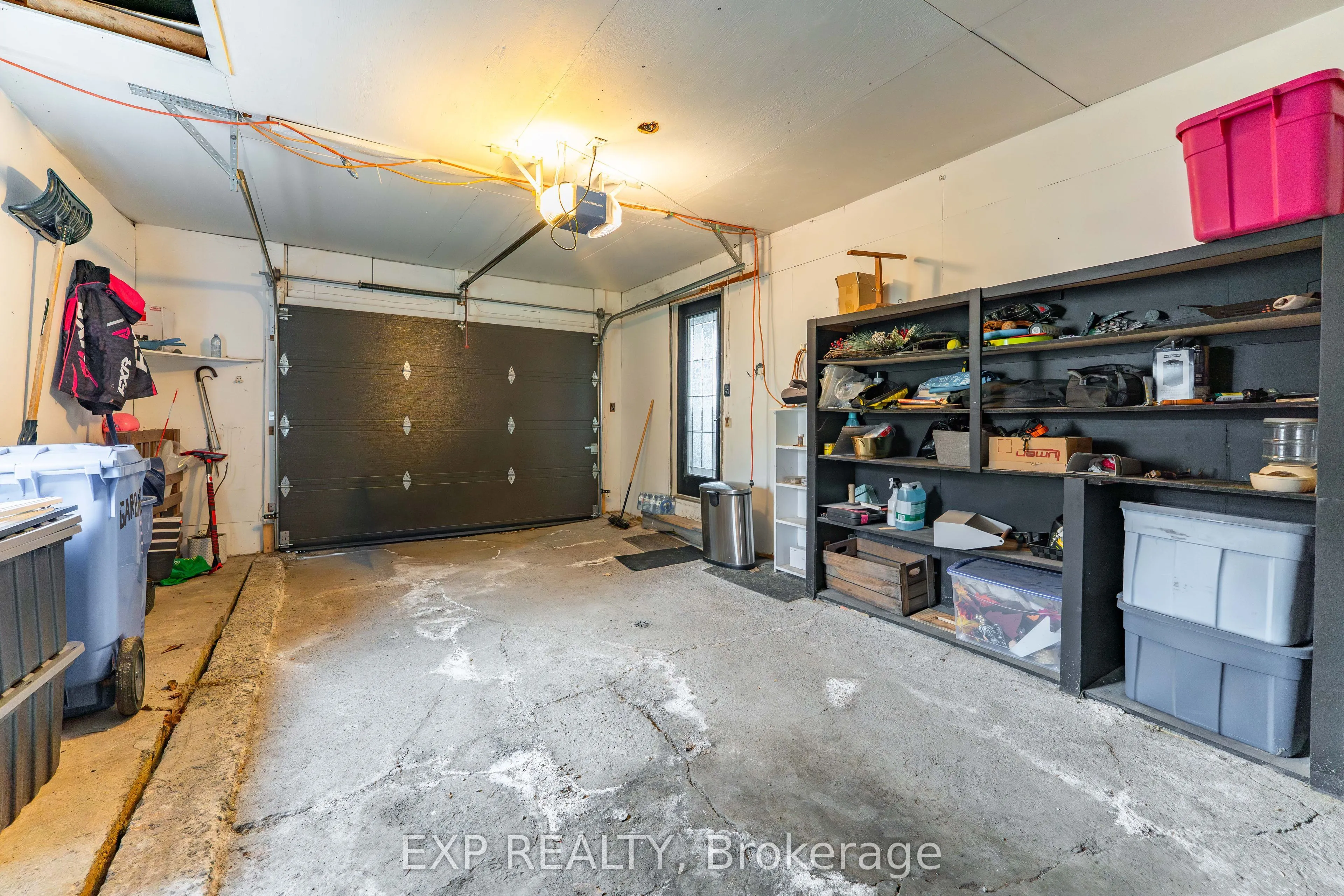 635 FRONT Road W