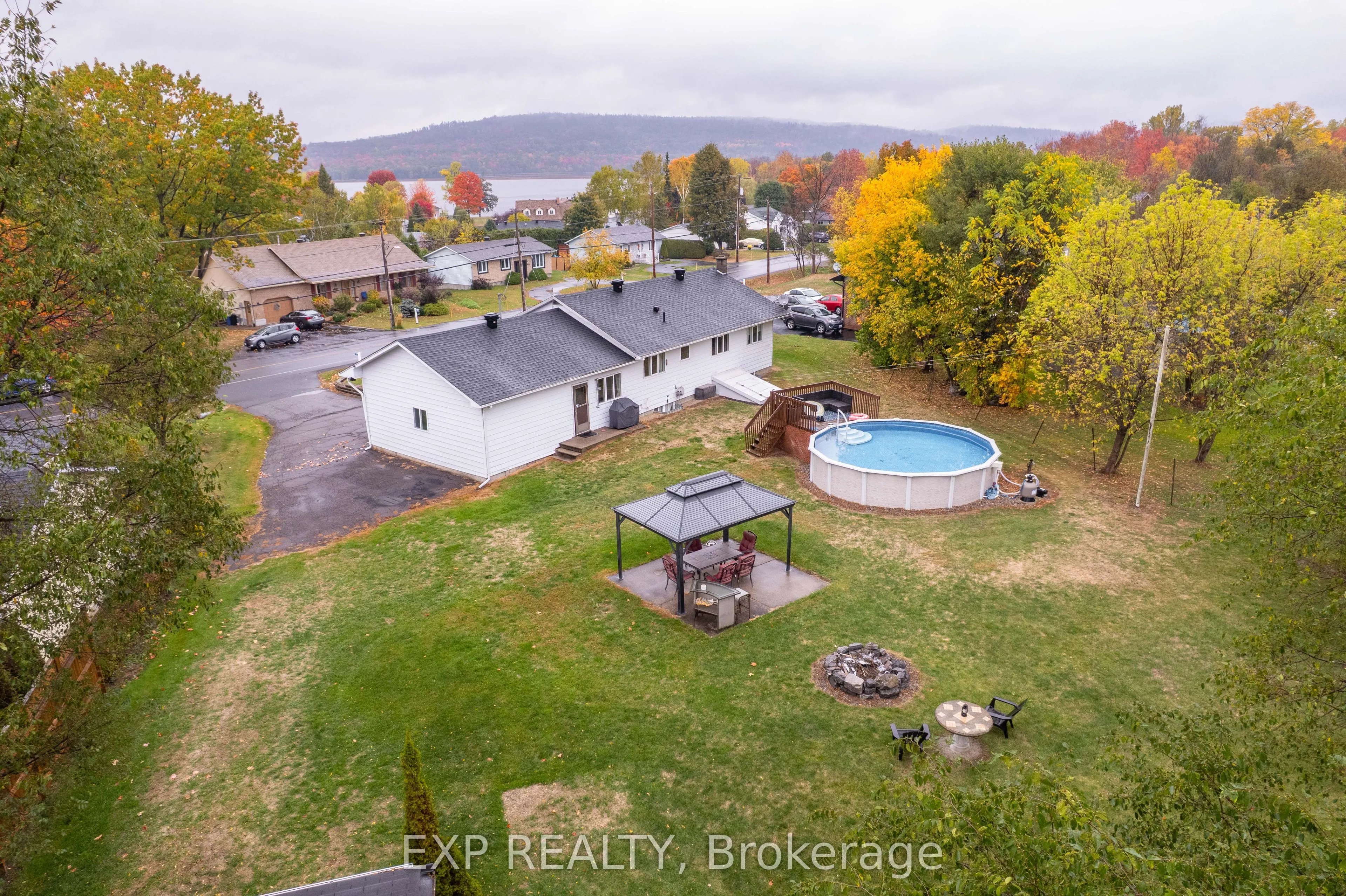 635 FRONT Road W
