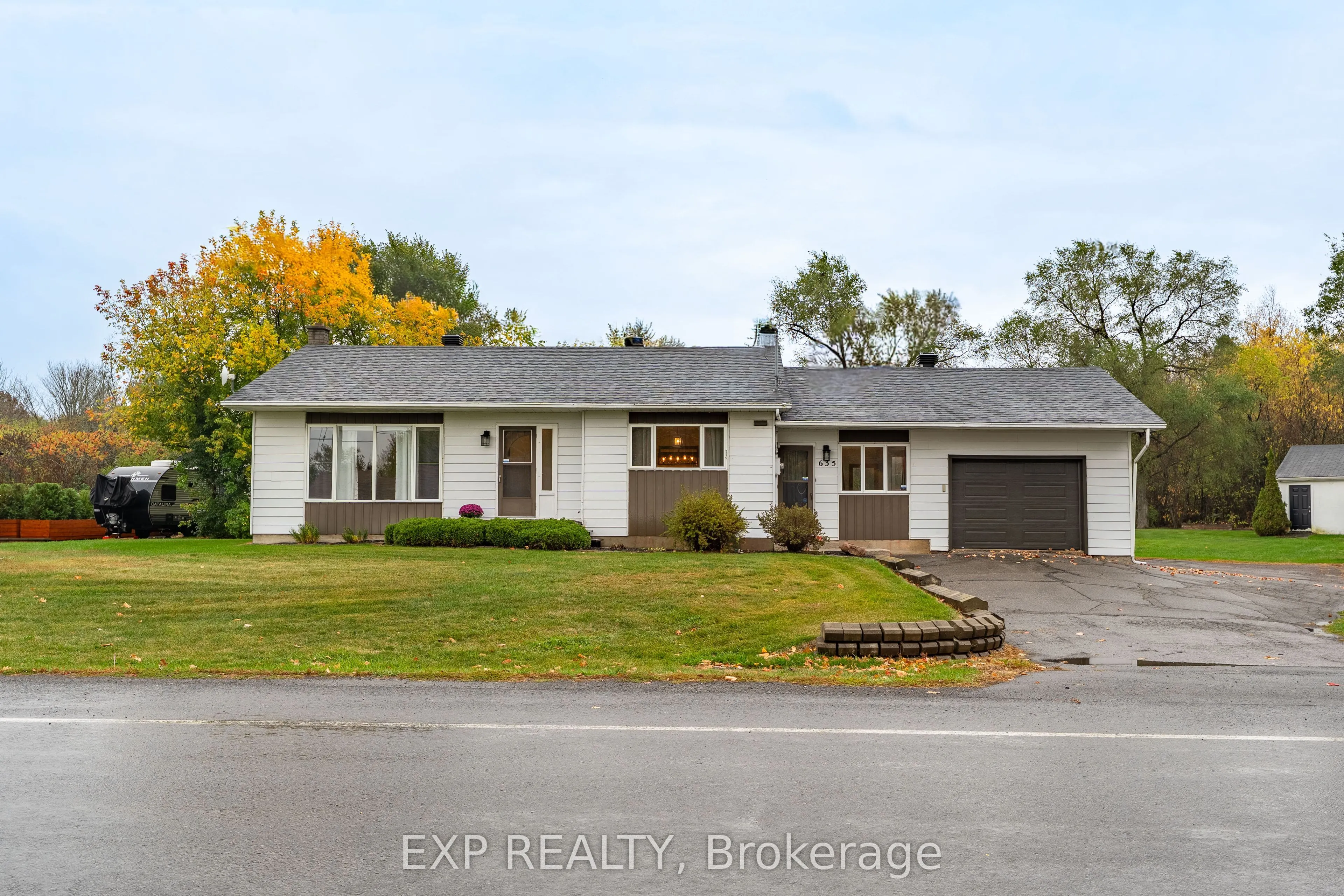 635 FRONT Road W