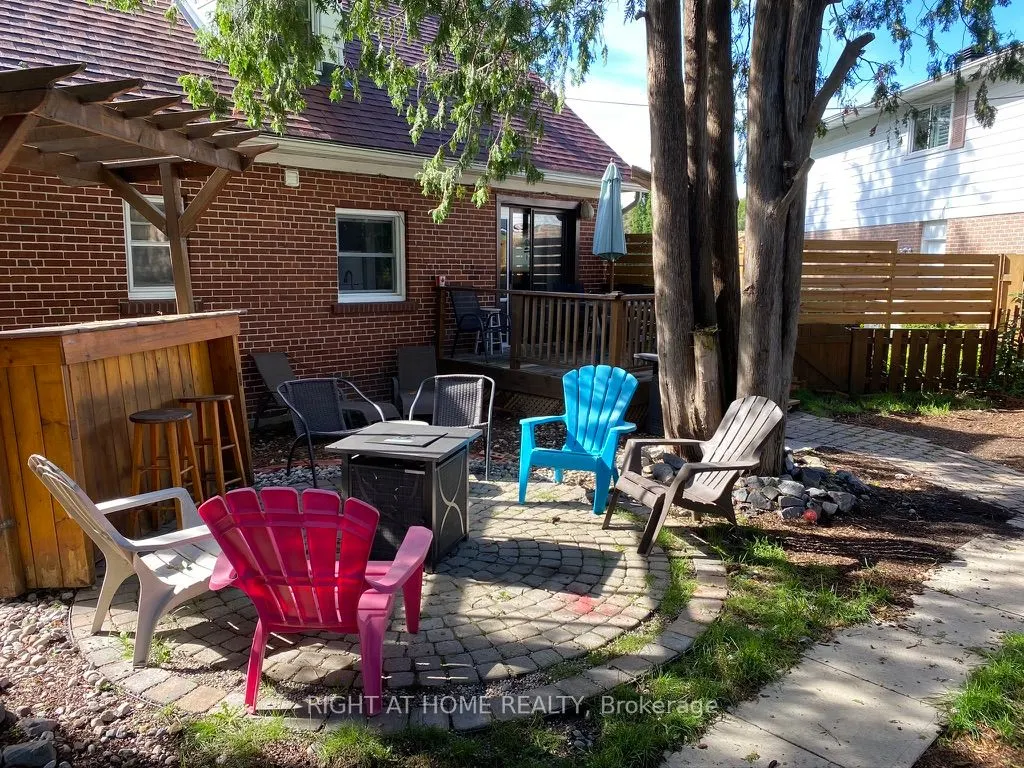 2297 FOX Crescent