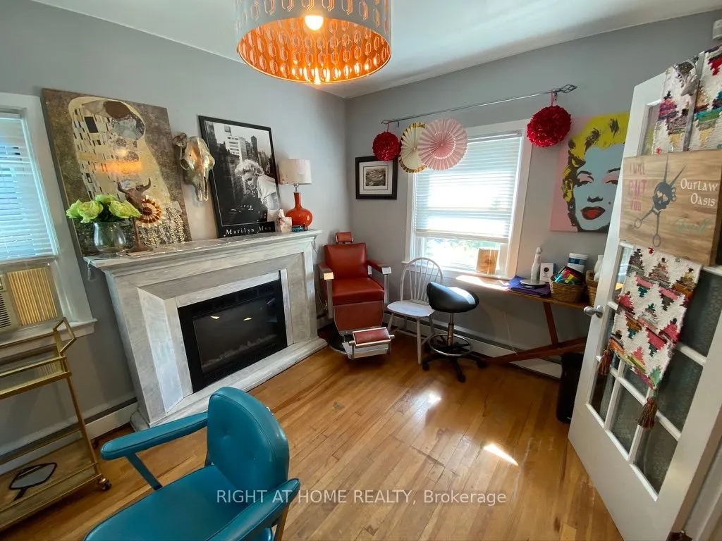 2297 FOX Crescent