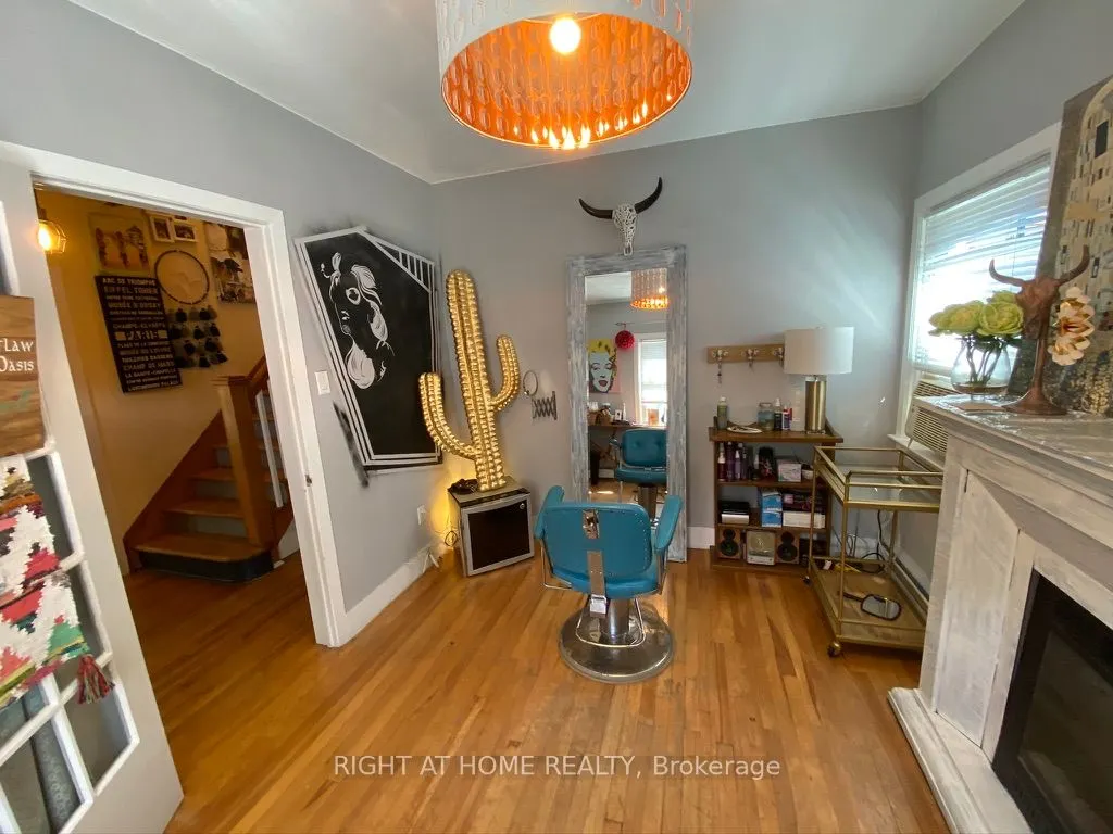 2297 FOX Crescent