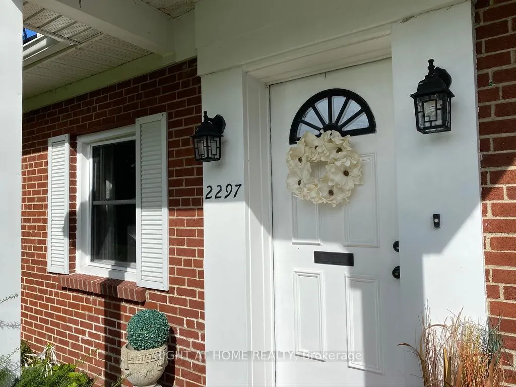 2297 FOX Crescent