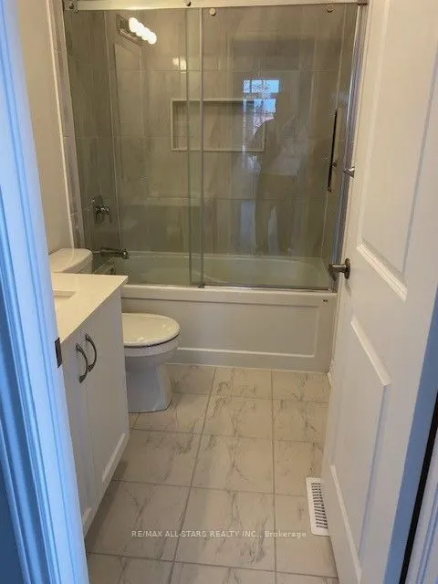 17 Lakewood Crescent, #39