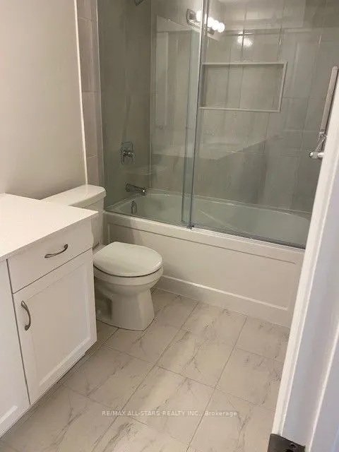 17 Lakewood Crescent, #39