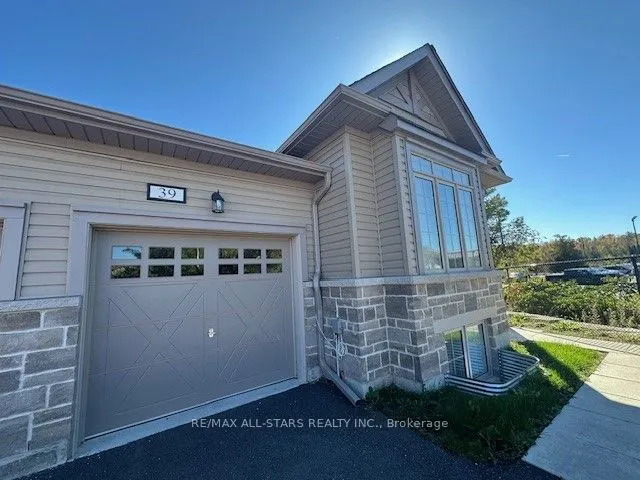 17 Lakewood Crescent, #39