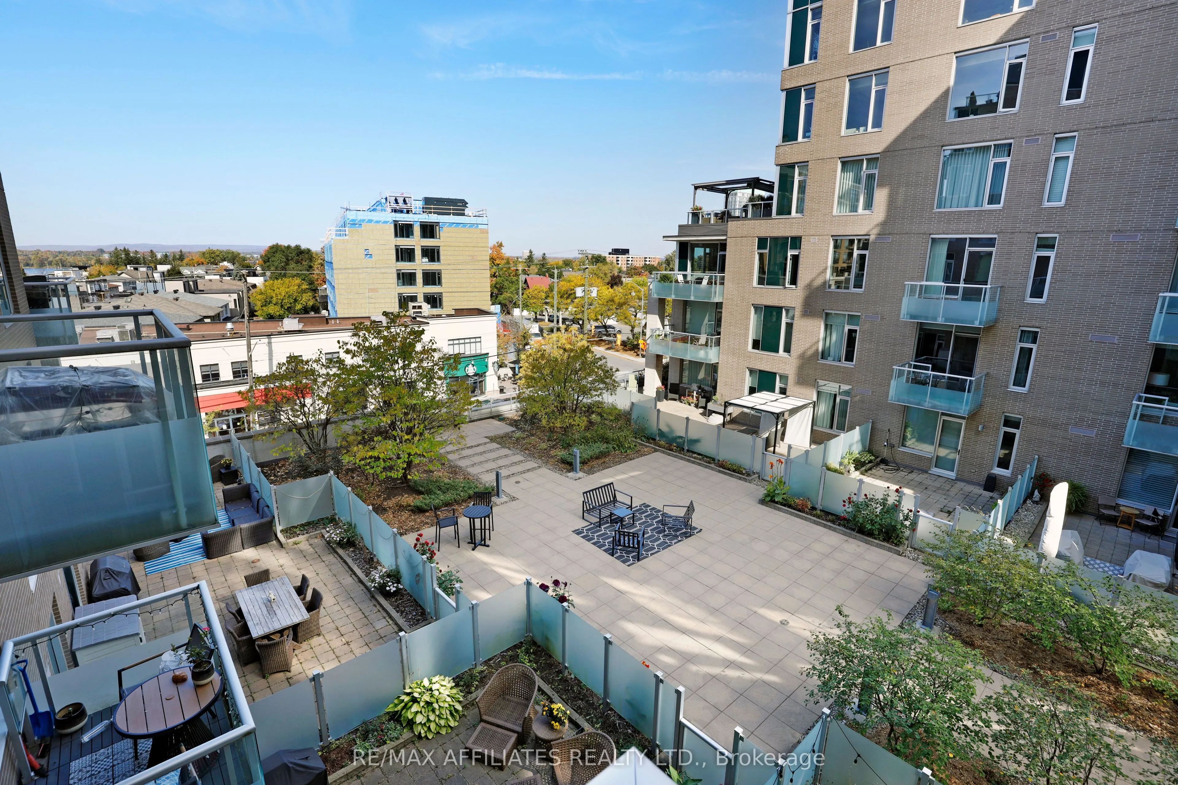 575 Byron Avenue, #407