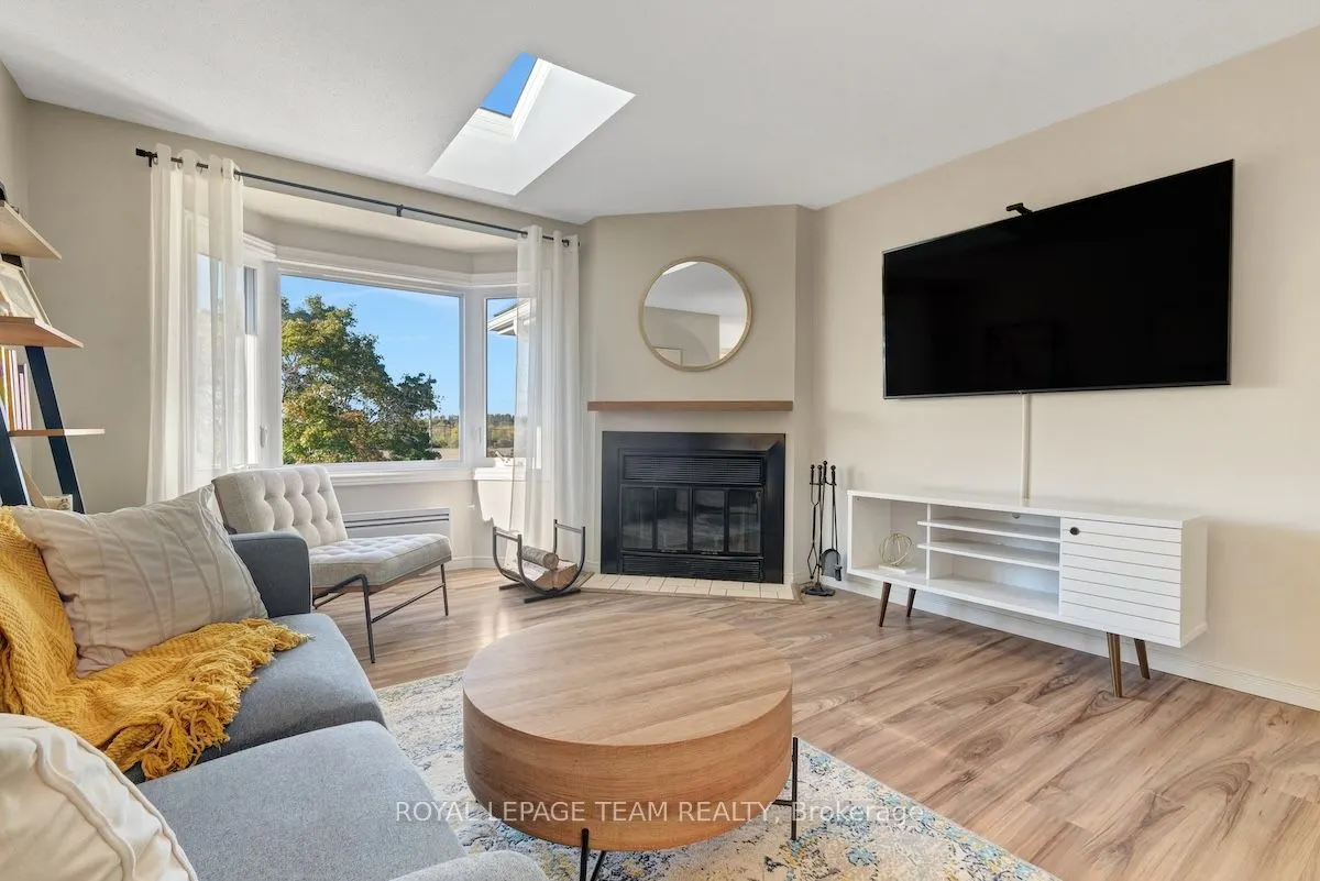2 STONEBANK Crescent, #2