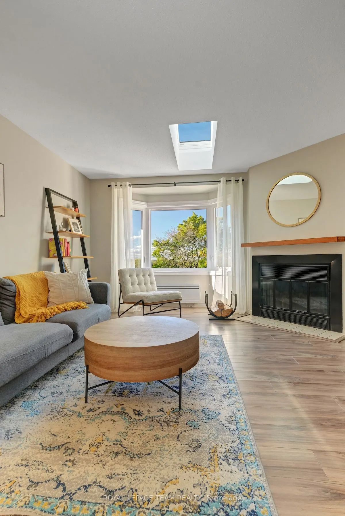 2 STONEBANK Crescent, #2