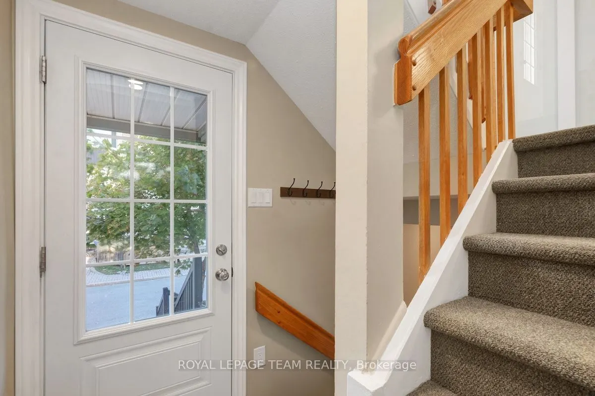 2 STONEBANK Crescent, #2