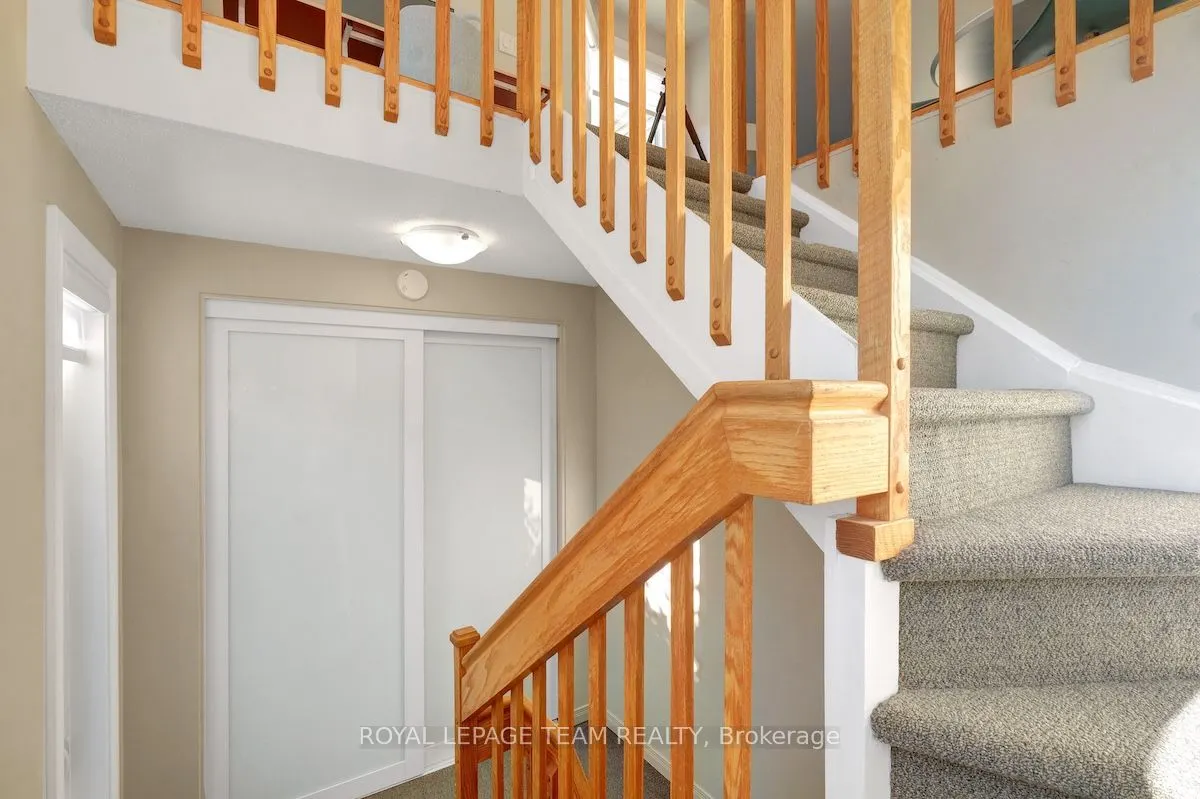 2 STONEBANK Crescent, #2