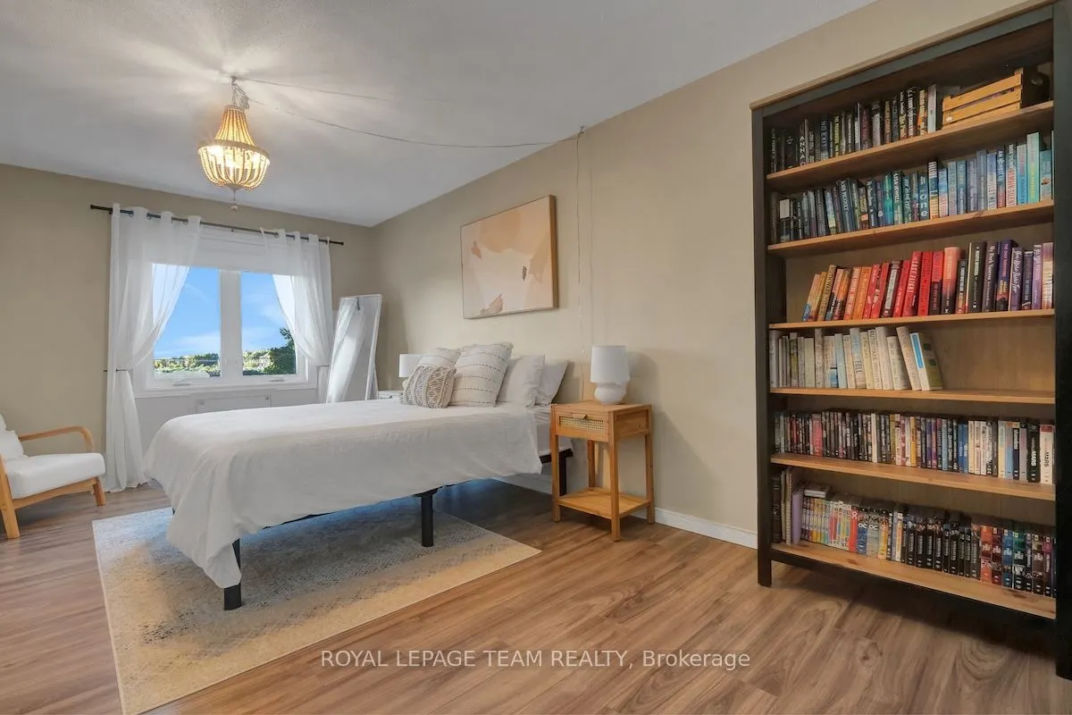 2 STONEBANK Crescent, #2