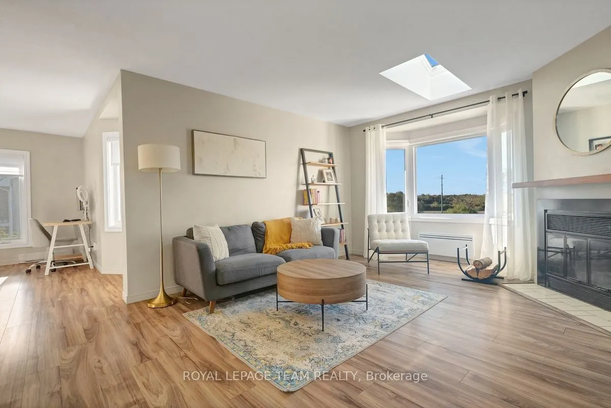 2 STONEBANK Crescent, #2