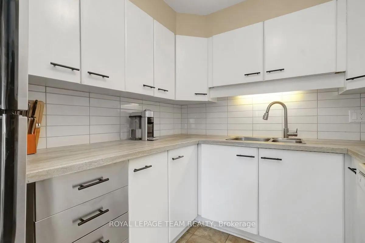 2 STONEBANK Crescent, #2