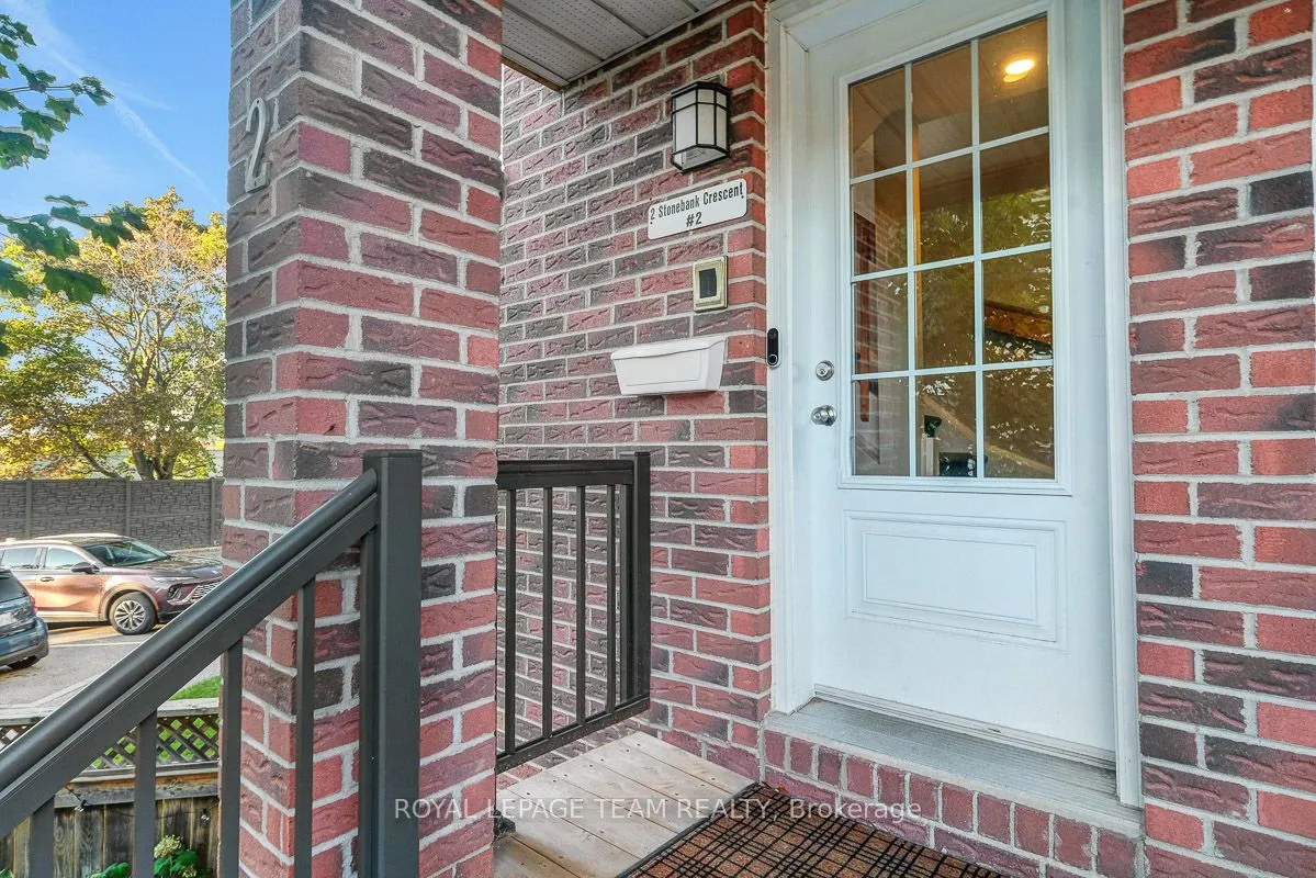 2 STONEBANK Crescent, #2