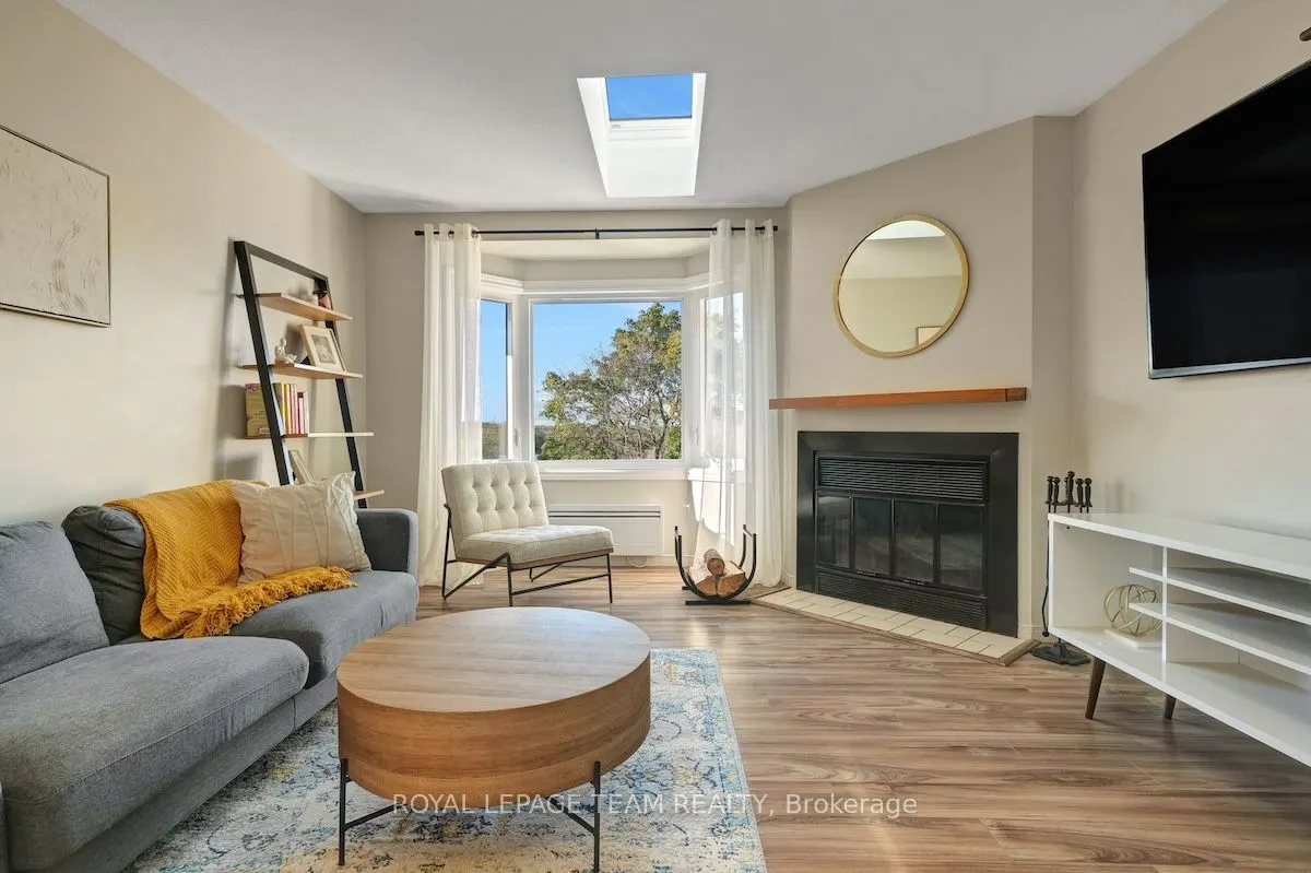 2 STONEBANK Crescent, #2