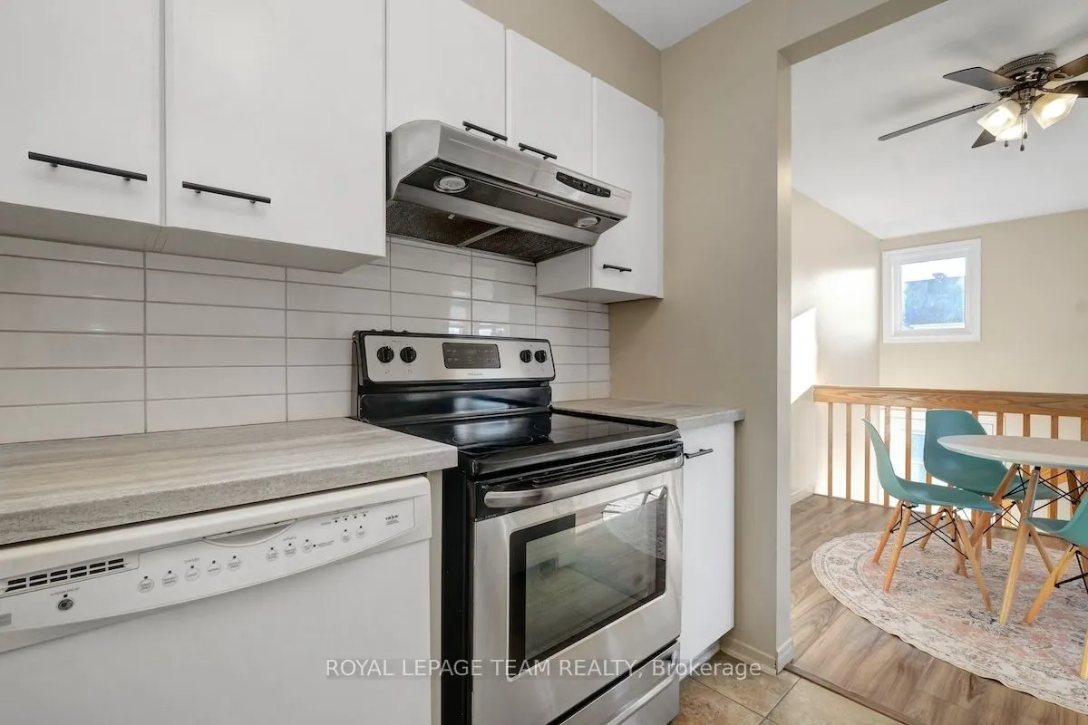2 STONEBANK Crescent, #2